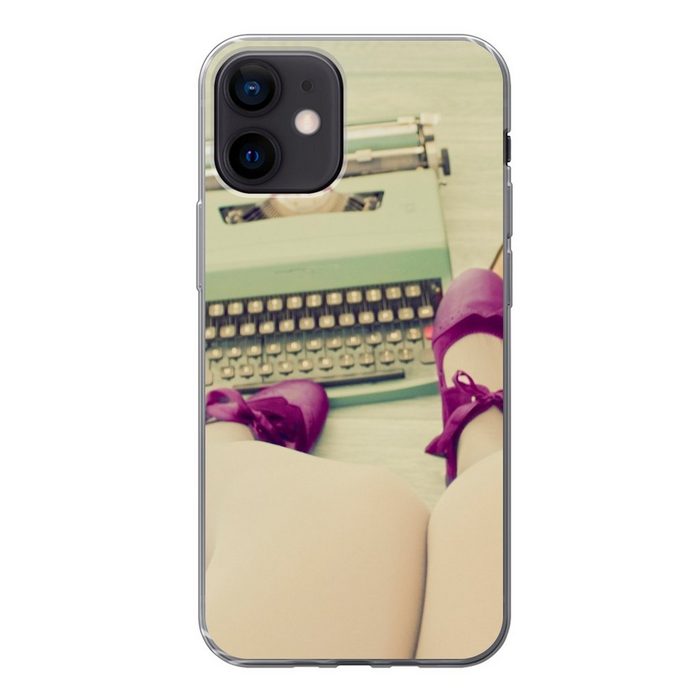 MuchoWow Handyhülle Schreibmaschine - Retro - Bücher - Pastell Handyhülle Apple iPhone 12 Smartphone-Bumper Print Handy