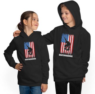 MyDesign24 Hoodie Kinder Kapuzensweater - Skater Hoodie mit Skateboarder vor USA Flagge Kapuzenpulli mit Aufdruck, i541