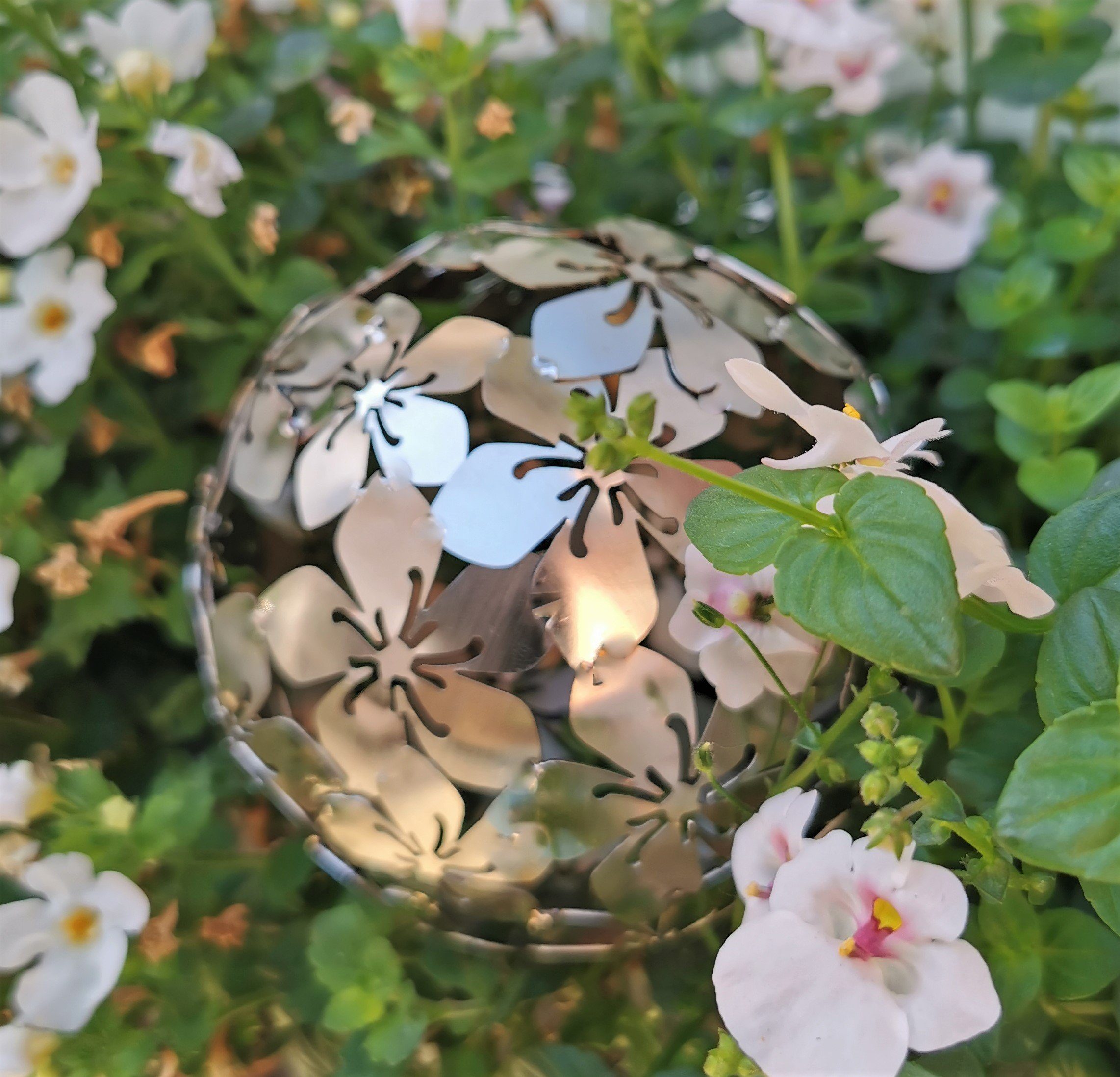 Kugel Größen gebürstet Dekokugel Dekokugel Jürgen verschiedenen Flower Edelstahl Dekorationskugel matt in Garten-Ambiente Bocker Gartenkugel