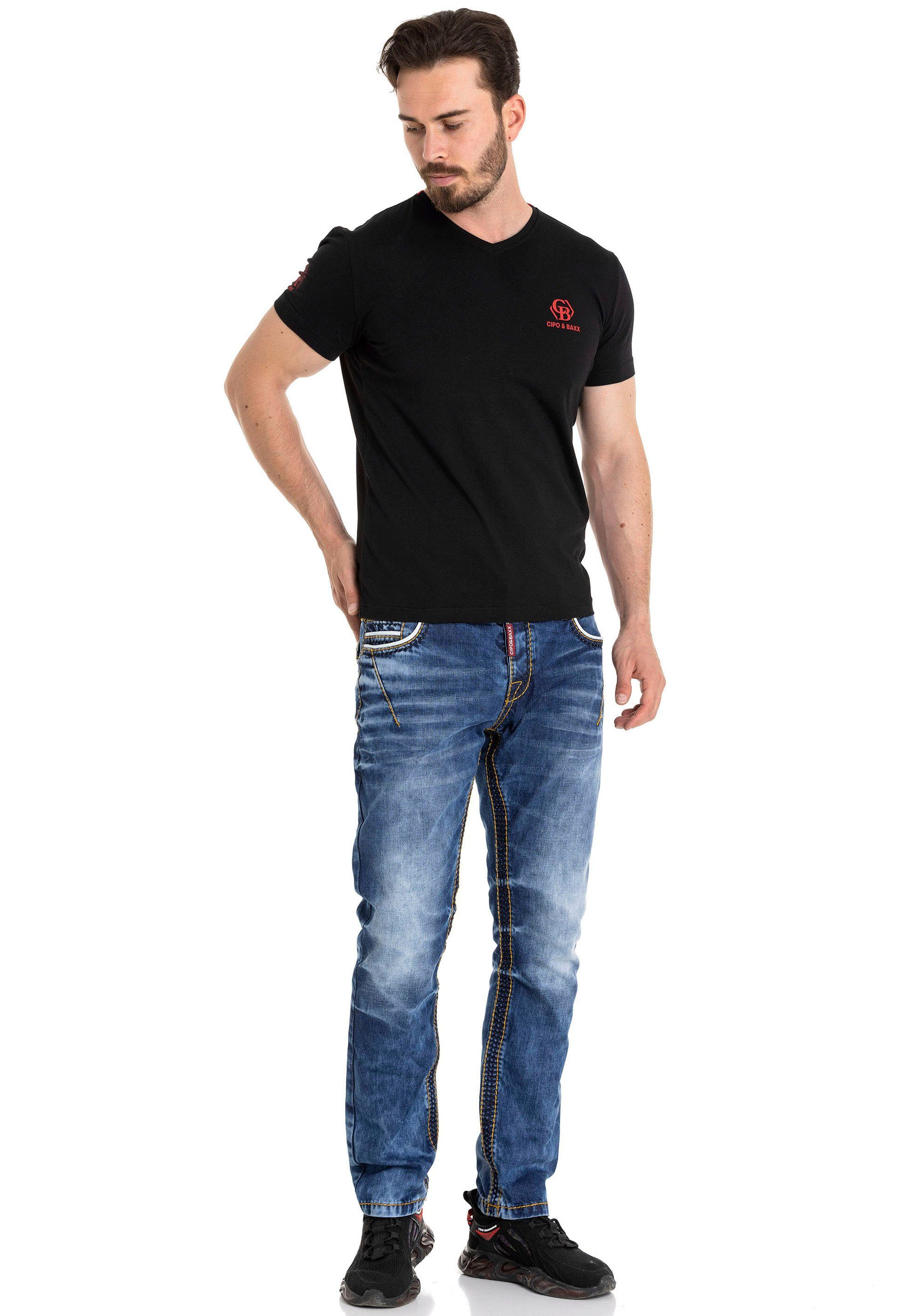 Cipo & Baxx V-Shirt Samt-Optik mit in black Markenlabel