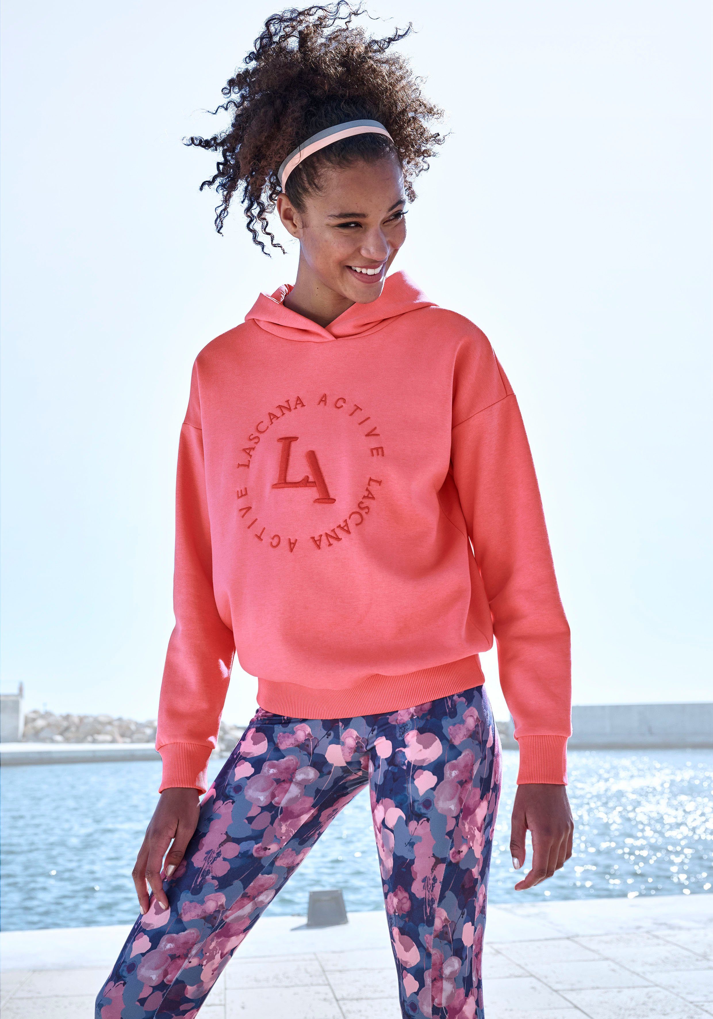 LASCANA ACTIVE Kapuzensweatshirt - Performance Hoodie mit runder Logostickerei und weichen Rippbündchen rose