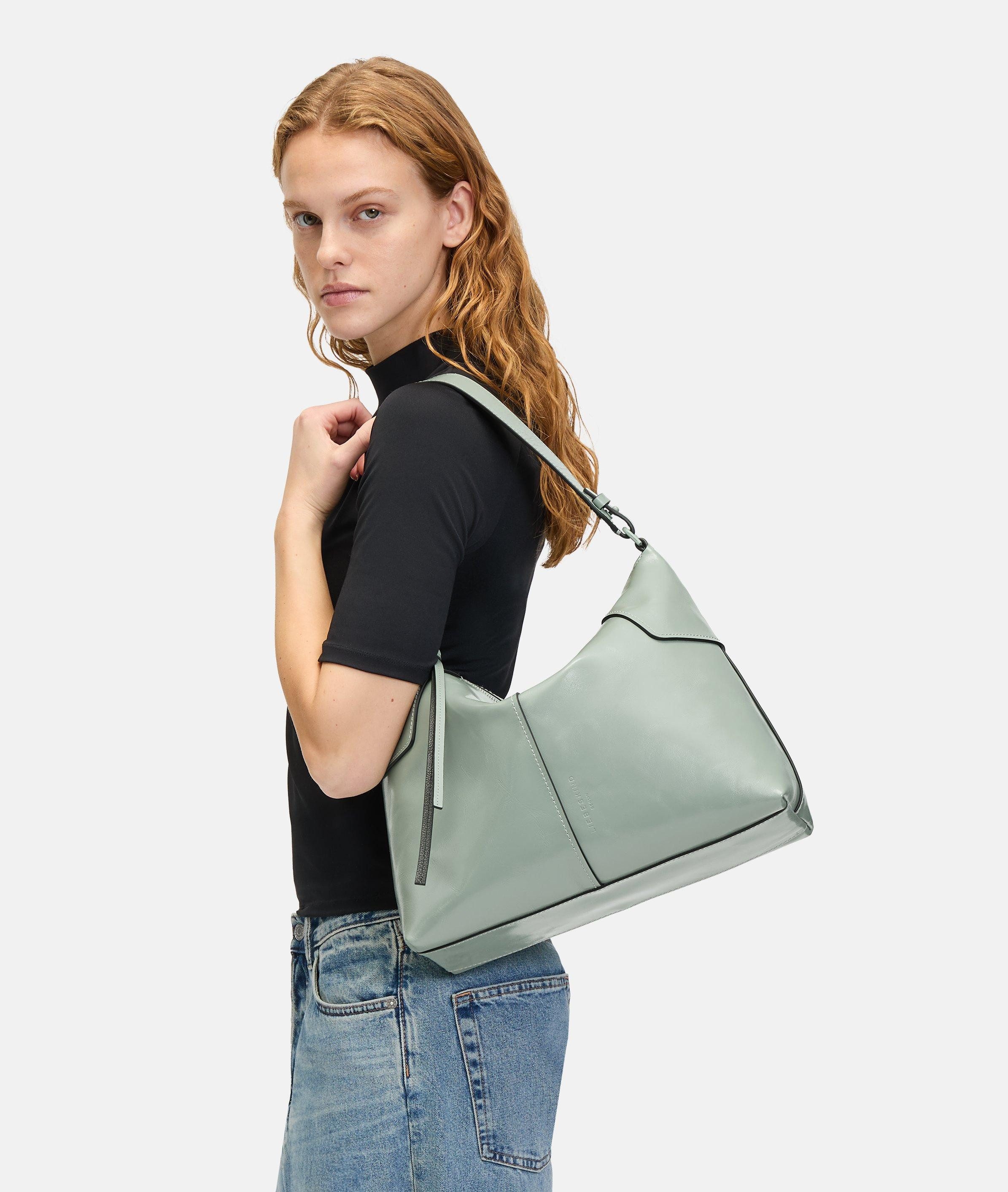 Liebeskind Berlin Schultertasche Mila Hobo M, Elegante Schultertasche aus glänzendem Leder