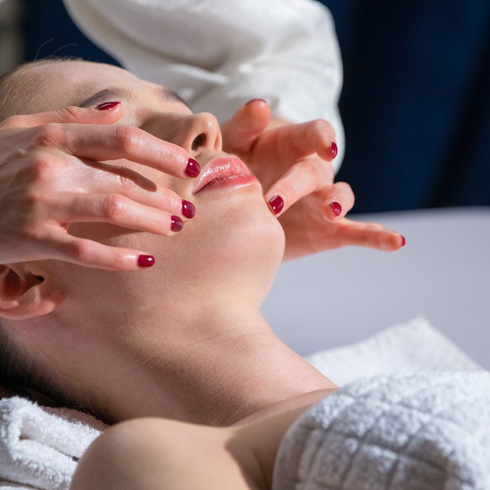 Jochen Schweizer Erlebnisgutschein Japanische Gesichtsmassage München, Kobido Up: Japans Geheimnis für strahlende Haut