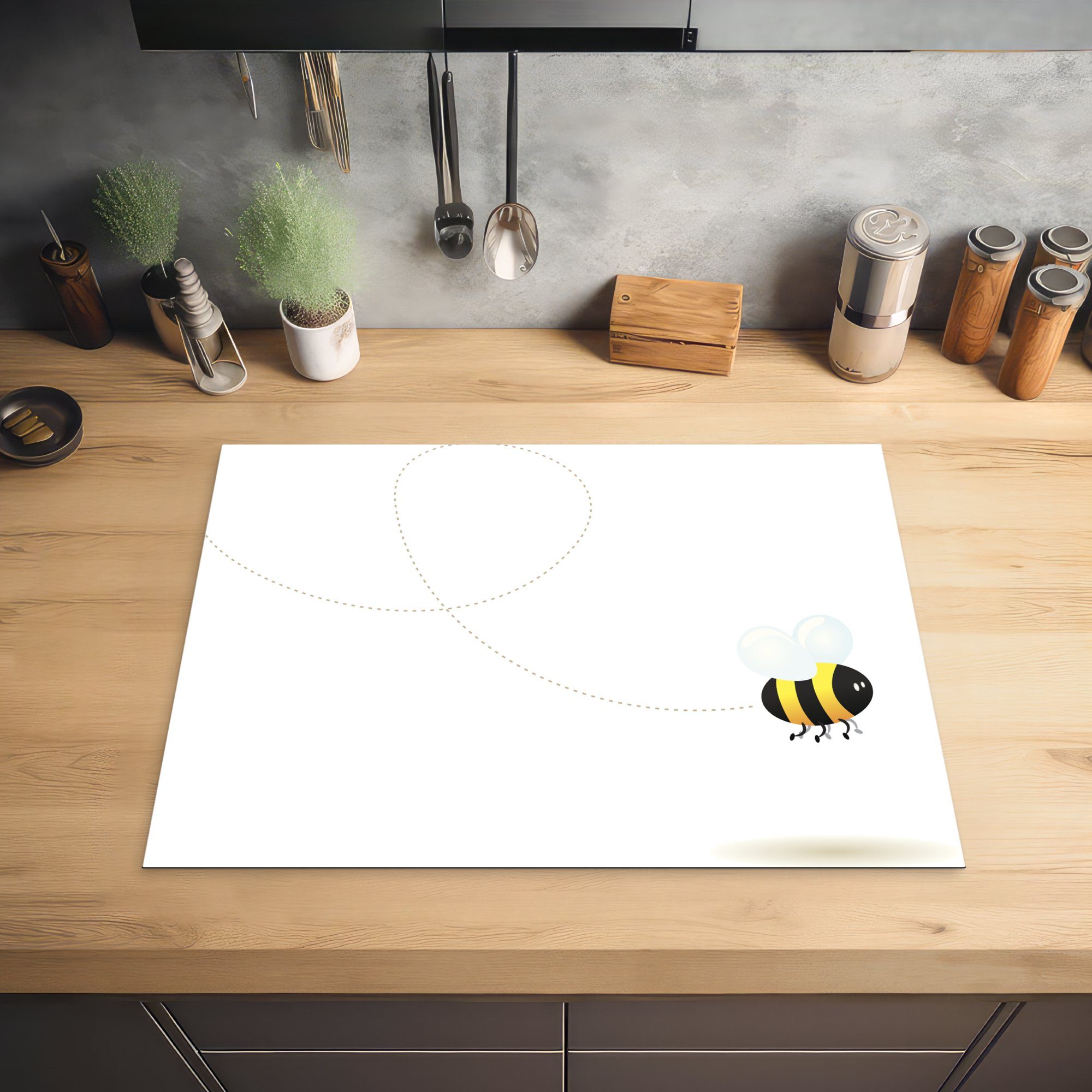 MuchoWow Herdblende-/Abdeckplatte Eine einer Illustration cm, Biene, Ceranfeldabdeckung Arbeitsfläche Mobile Vinyl, tlg), fliegenden (1 70x52 nutzbar