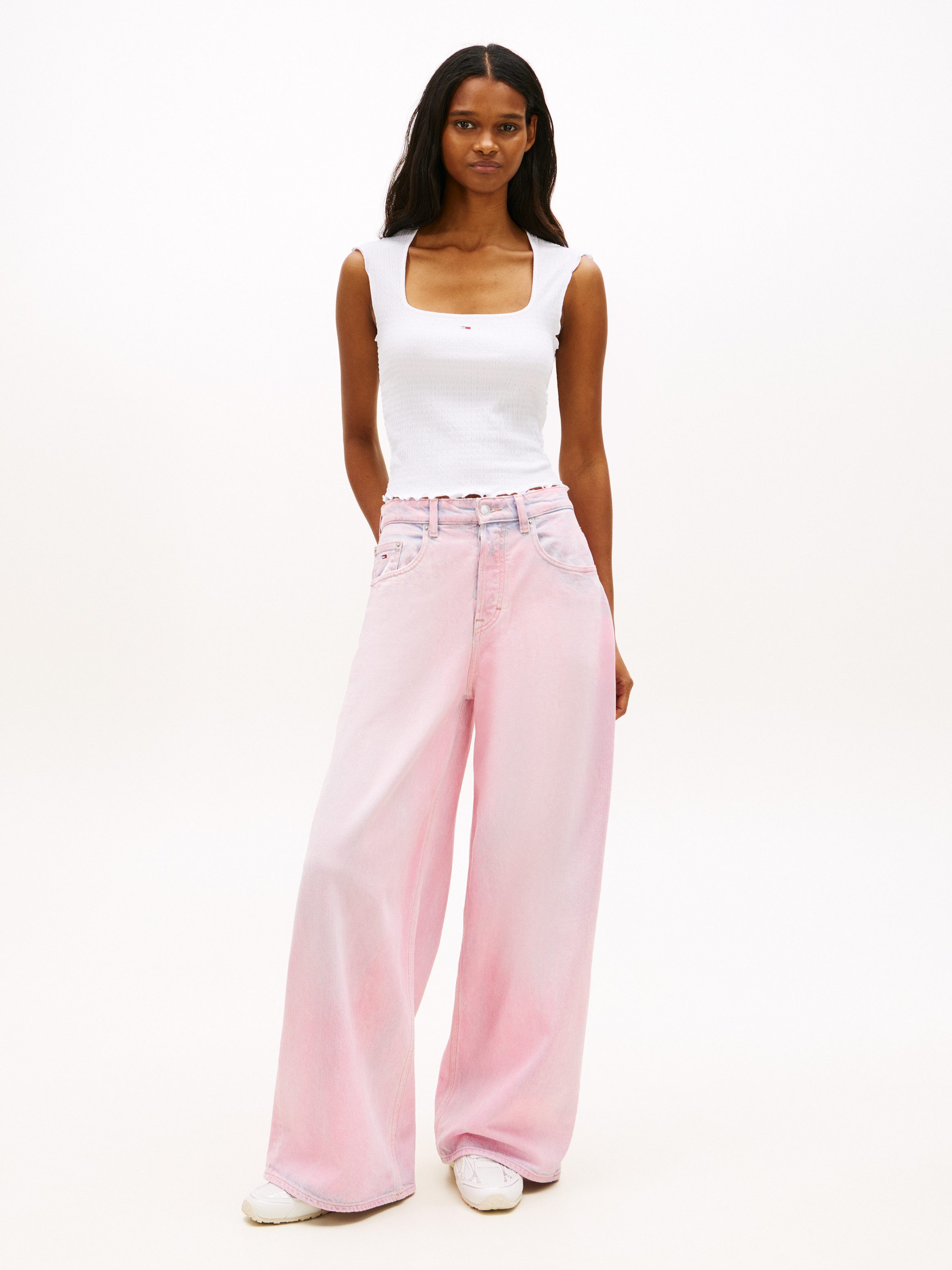 Tommy Jeans Kurzarmshirt TJW SLIM SH SQUARE NCK SMOCK TOP mit dem gewellten Saum