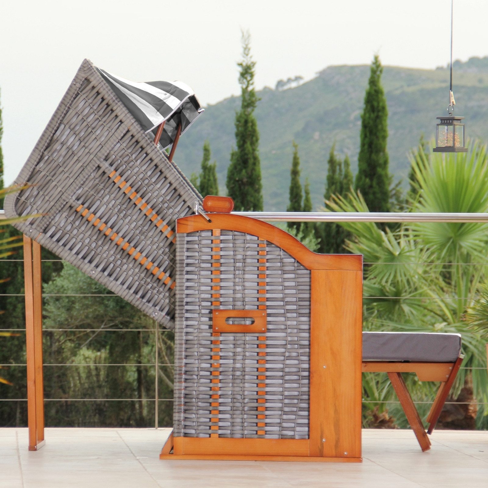 DERKORB Strandkorb Der Klassiker 2 Sitzer, Grau Weiß Blockstreifen, BxTxH: 137x78x166 cm, Volllieger, Ostsee-Modell DER KLASSIKER, 2-Sitzer, inkl. Wurf und Nackenkissen und montierten Strandkorbrollen