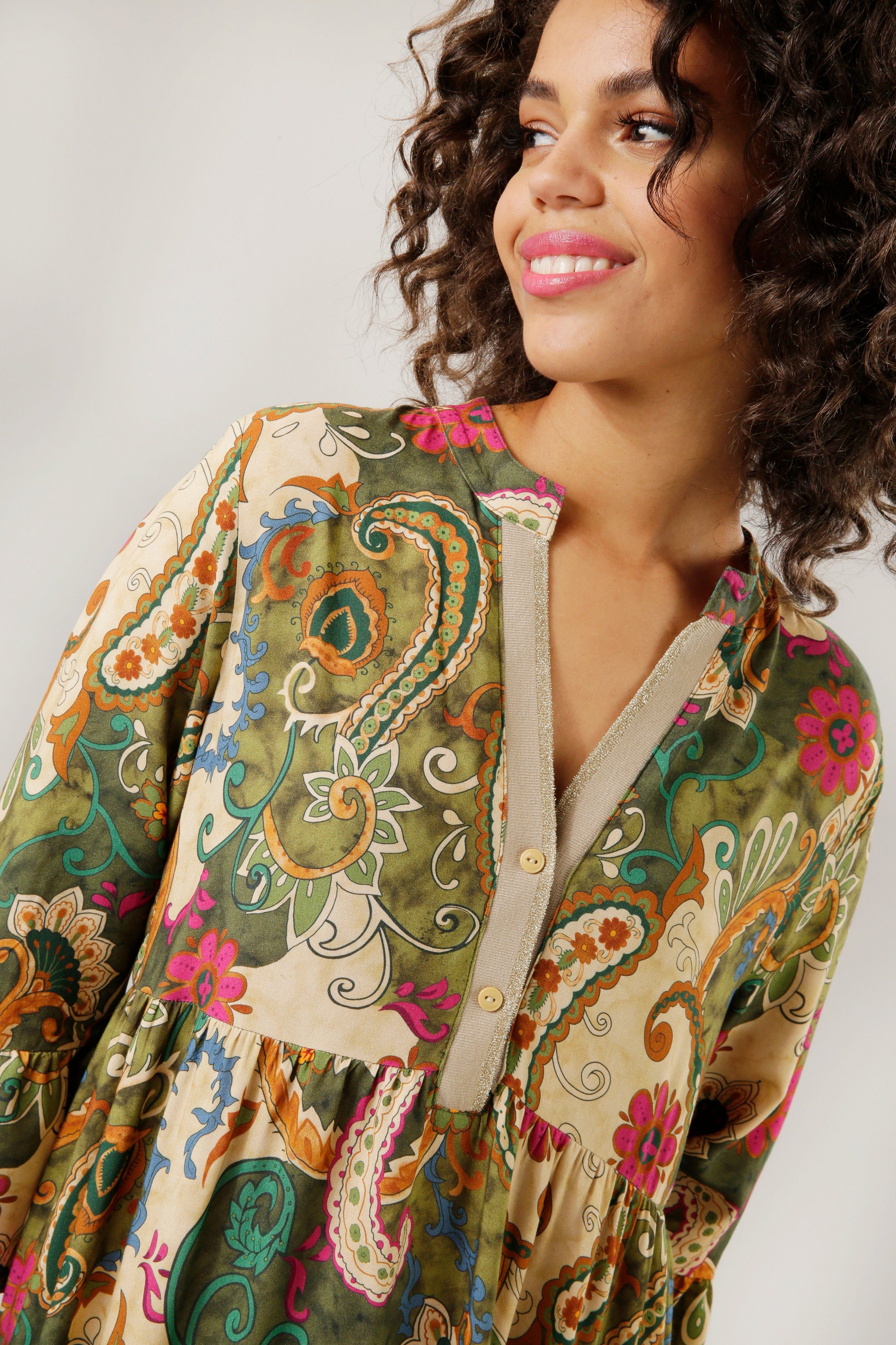 Aniston CASUAL Maxikleid mit farbenfrohem Blumen- und Paisley-Druck