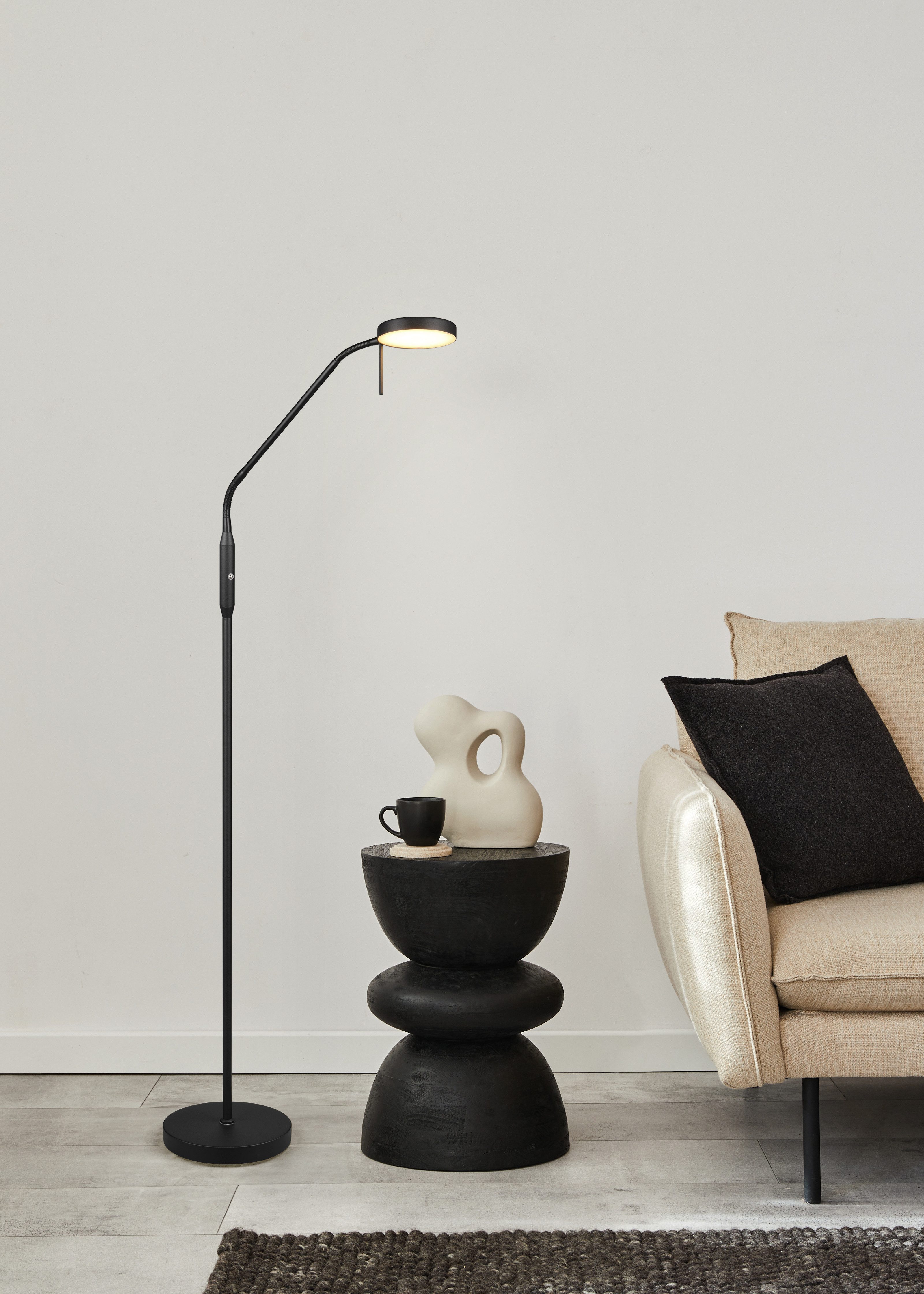 Reality Leuchten LED Stehlampe MORENO, Akku LED Stehleuchte warmweiß bis kaltweiß 2700-4000-6000K, Dimmfunktion, Ein-/Ausschalter, Lesearm, Memoryfunktion, USB-Ladefunktion, LED fest integriert, Farbwechsler, warmweiß - kaltweiß, dimmbar, Lesearm schwenkbar, induktive Ladestation per USB-C aufladbar
