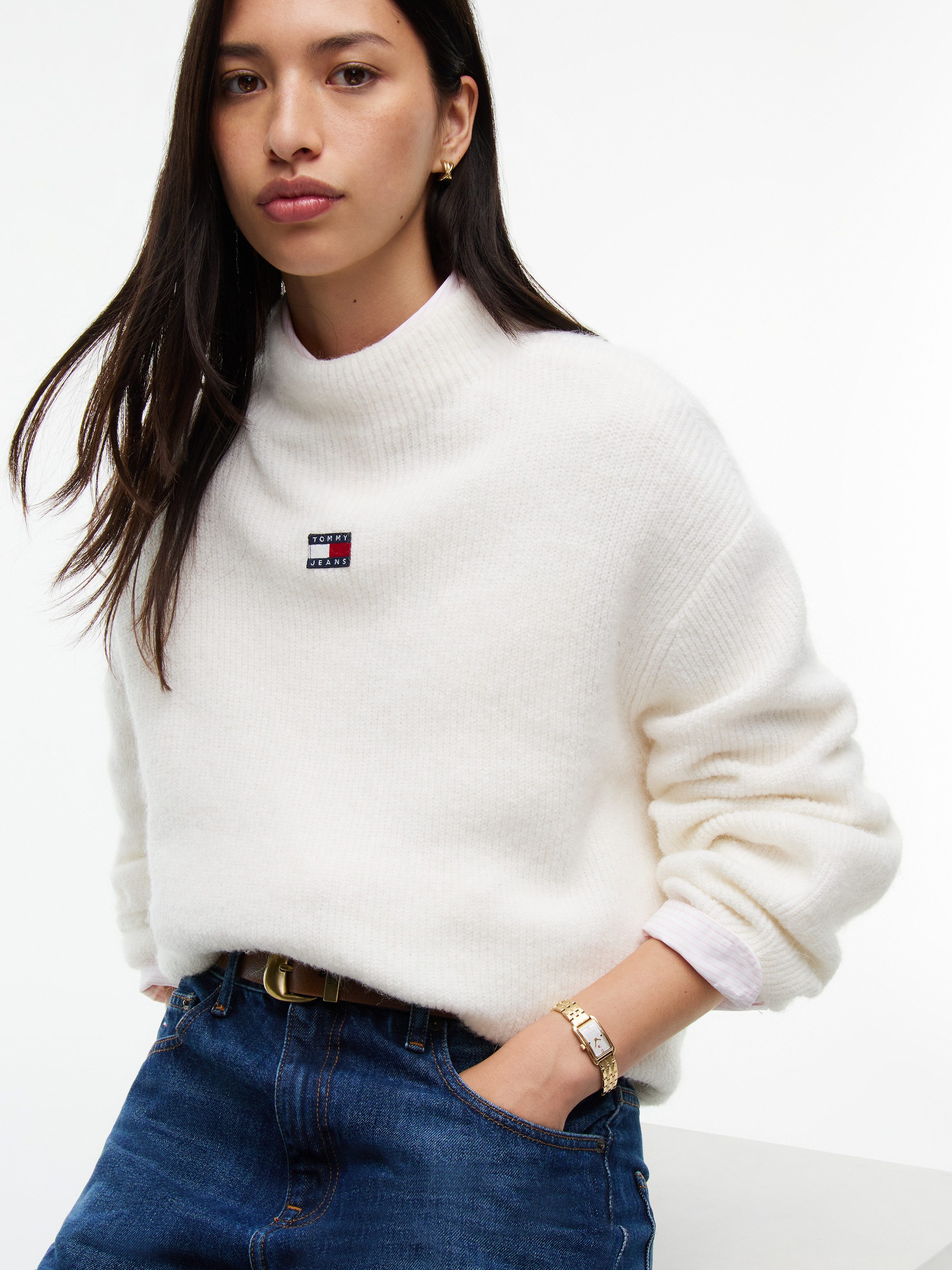 Tommy Jeans Stehkragenpullover TJW MOCKNECK BADGE SWEATER EXT Materialmix mit Alpaka – Bild 2 von 5