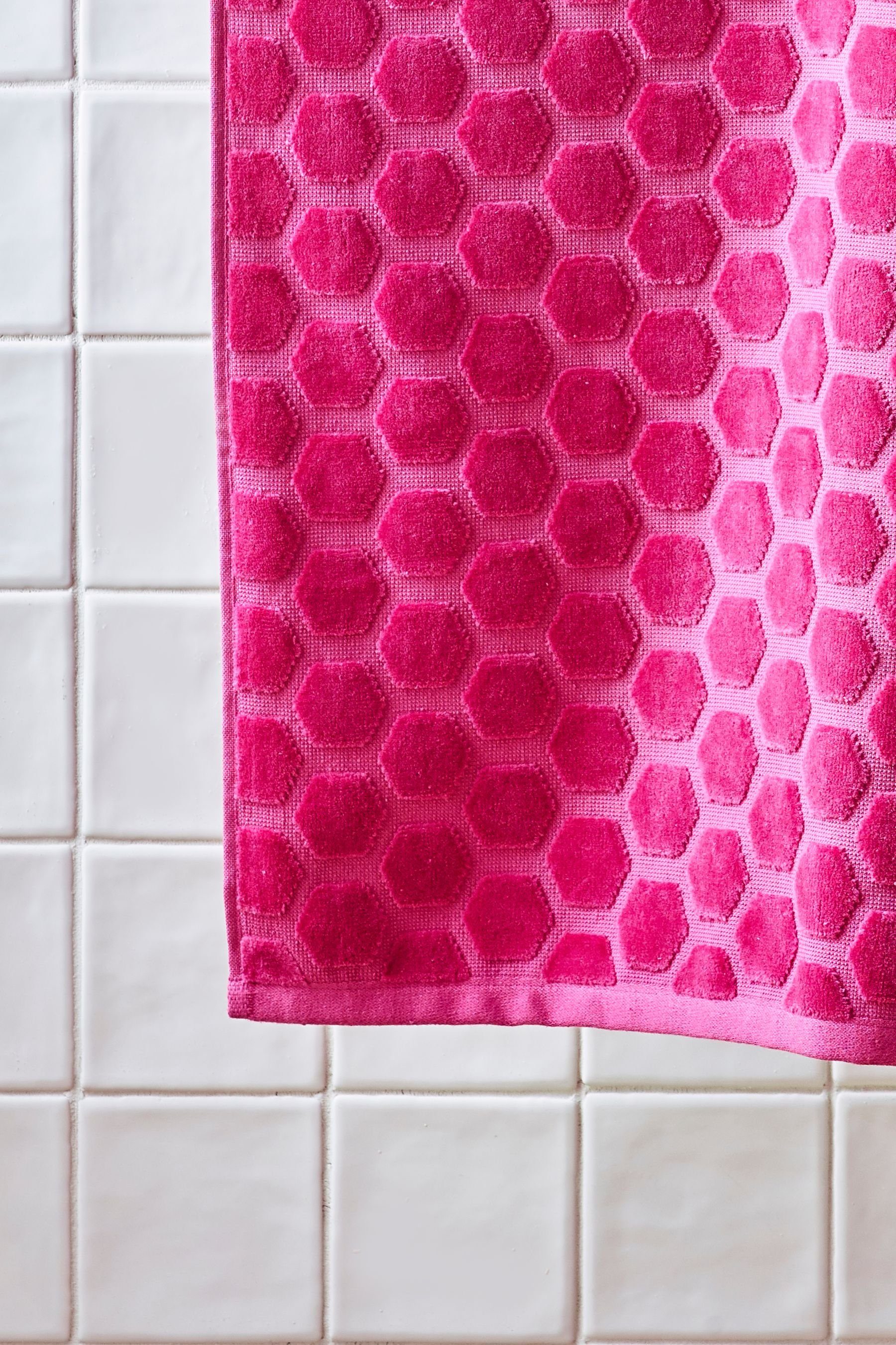 Next Muster, mit geometrischem Handtuch Velours-Handtuch (1-St)