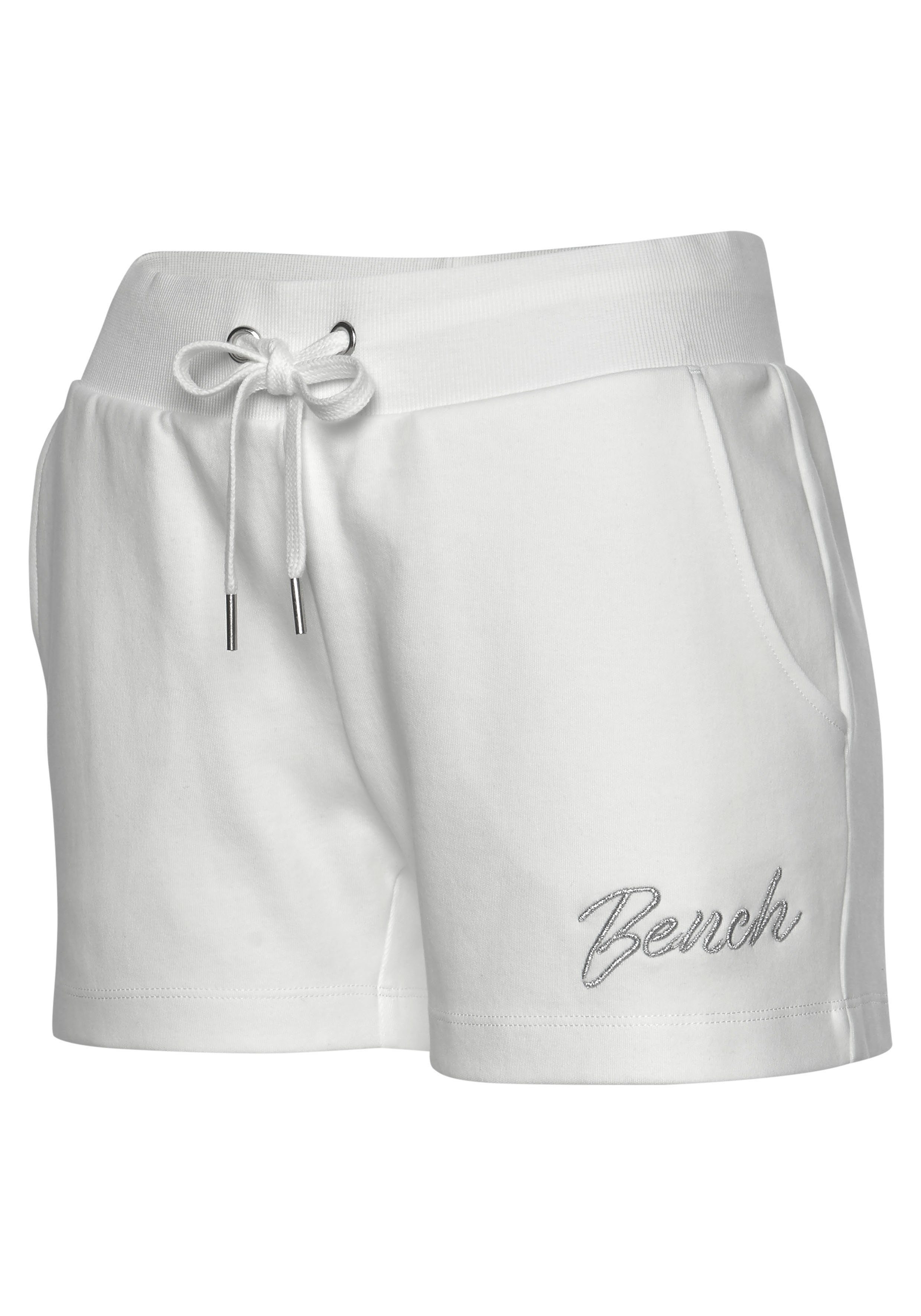 Bench. Loungewear Relaxshorts mit kleiner glänzenden Logostickerei, Loungeanzug
