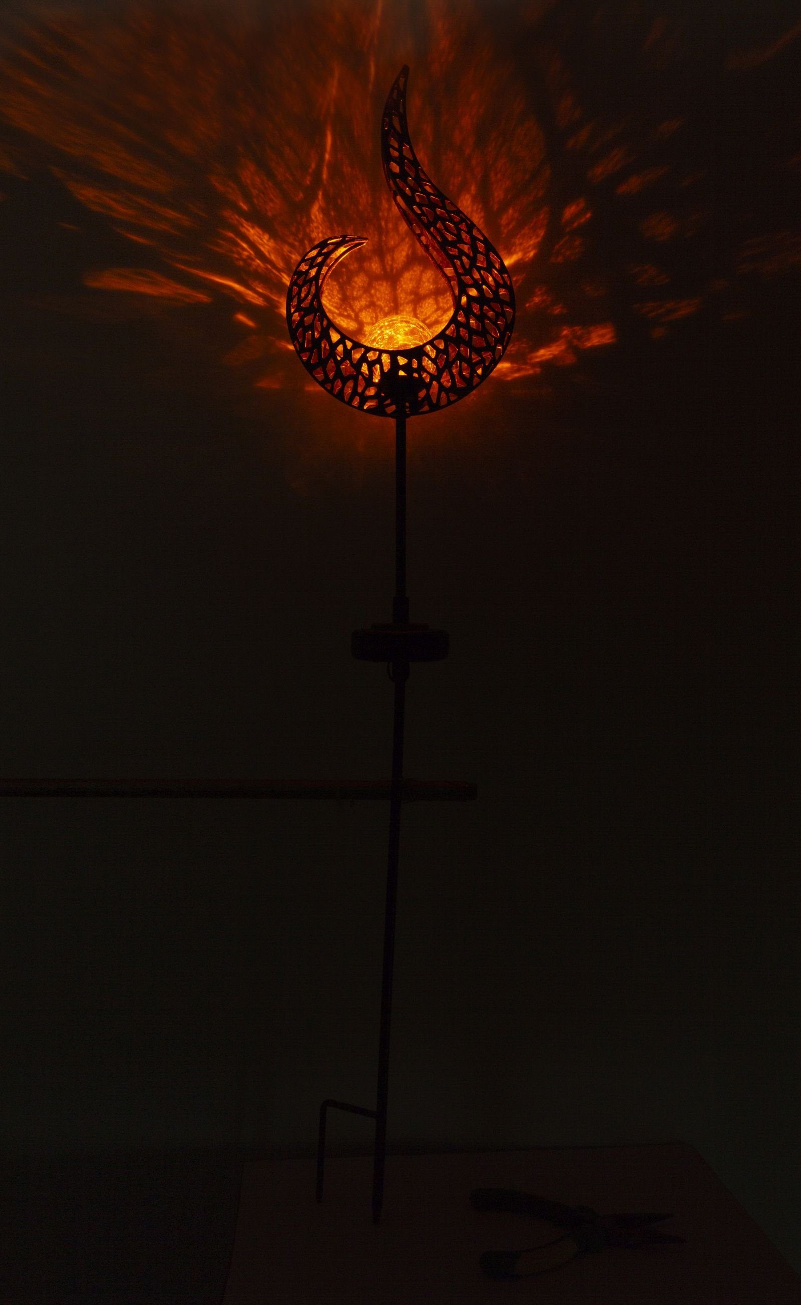 Globo LED Solarleuchte Flamme Solarleuchte Deko Garten GLOBO Außenleuchte Solarlampe Außen