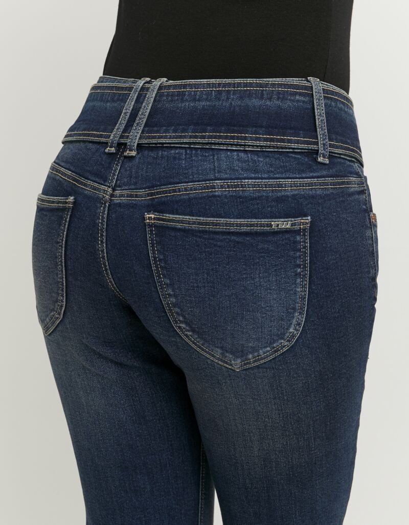 Tally Weijl Bootcut-Jeans SPADECINTY Baumwollmischung, Mid Waist mit Bootcut und Gürtel