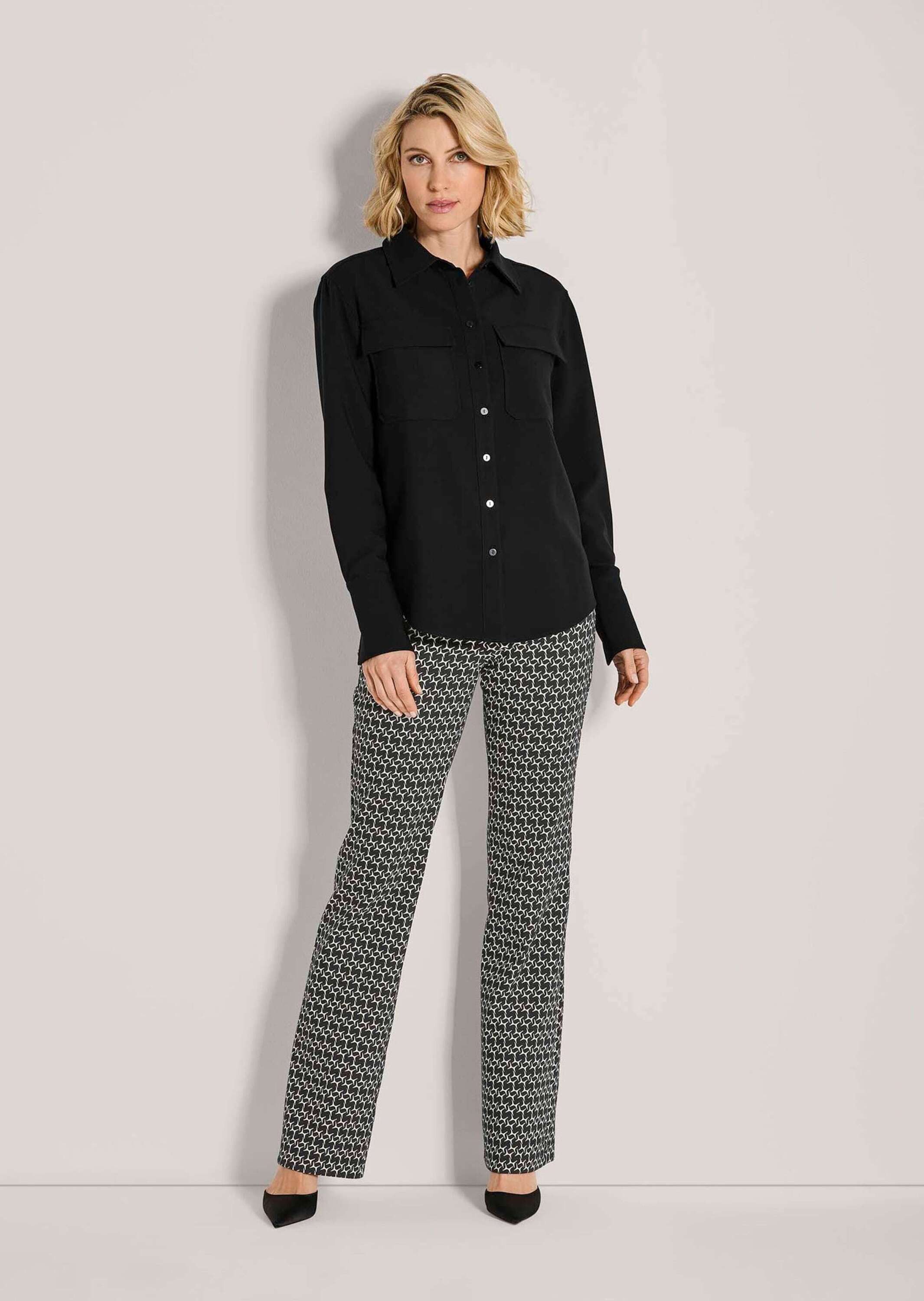 MADELEINE Hemdbluse Elegante Bluse mit Hemdkragen Minimalistisches Design mit Brusttaschen und langen Ärmeln