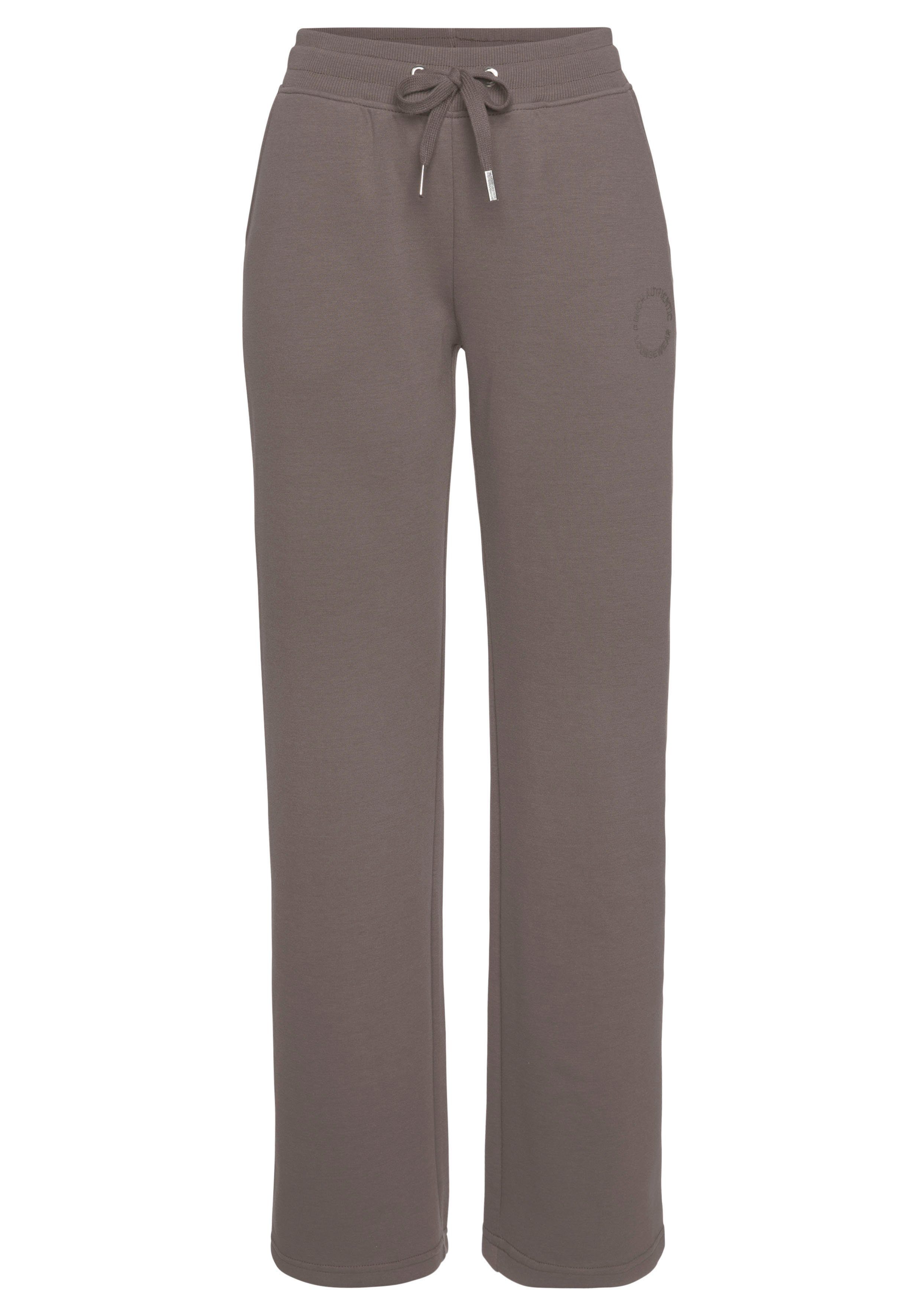 Bench. Loungewear Loungehose Relaxhose mit Logostickerei und Eingrifftaschen, Loungewear