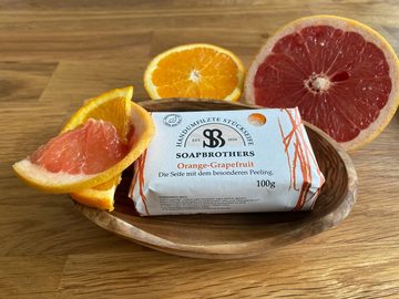 Soapbrothers Gesichtsseife Naturkosmetik Bio Seife mit Filzmantel - Bis zu 4-mal ergiebiger als herkömmliche Stückseifen in nachhaltiger Verpackung - Orange-Grapefruit 100g, 1-tlg., Naturkosmetik