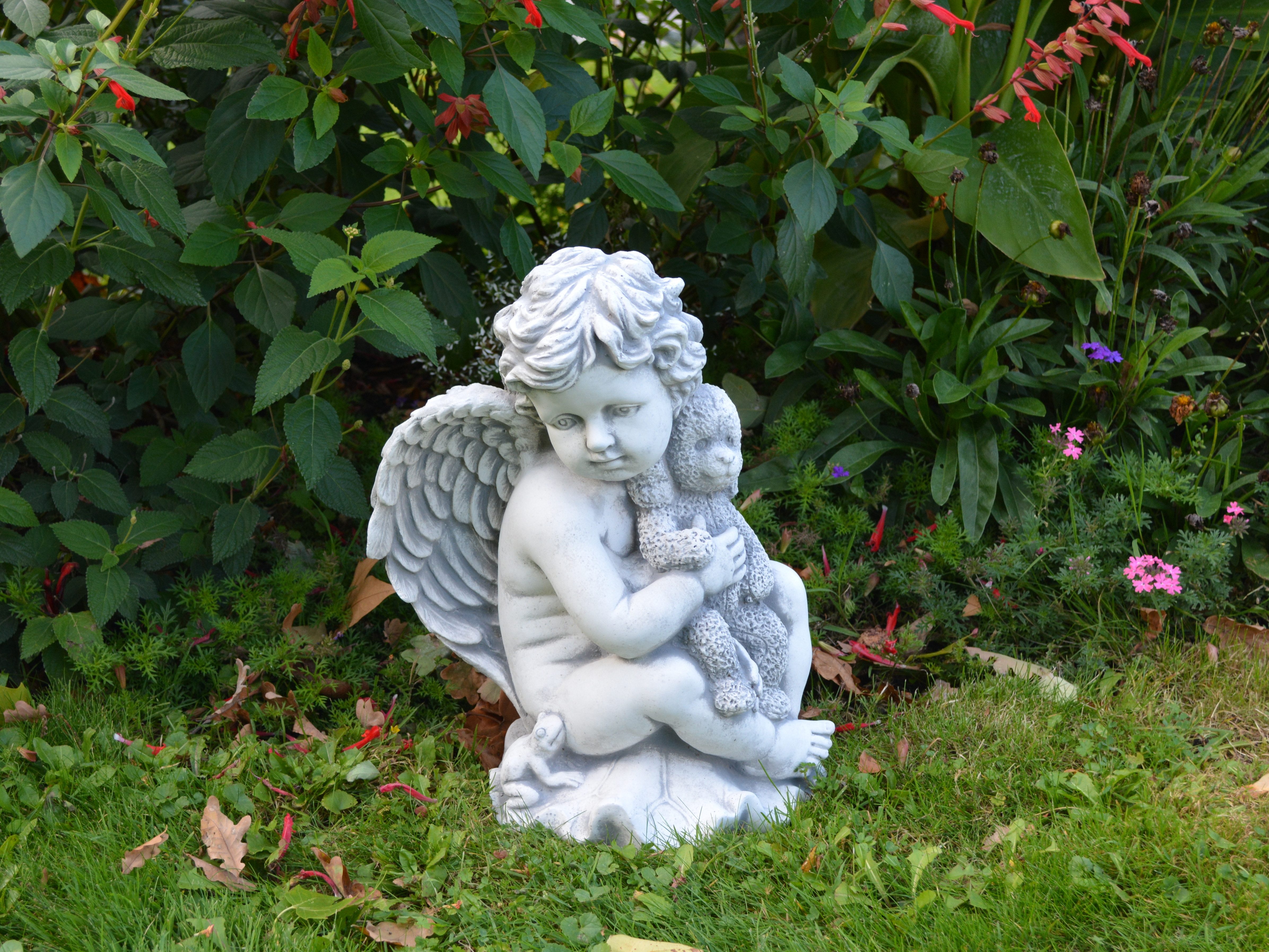 gartendekoparadies.de Gartenfigur Engel Figur mit Teddy, Steinfigur, H. 34 cm, 13 kg, Frostsicher