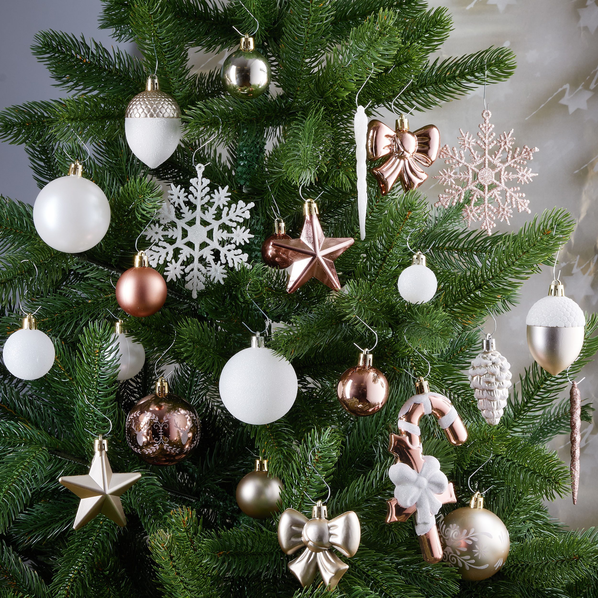 BRUBAKER Weihnachtsbaumkugel 101 Stück Premium Christbaumschmuck - Weihnachtskugel Set (101 St), Schneeflocken, Schleifen, Eiszapfen, Eicheln, Sternen Baumschmu – Bild 5 von 5