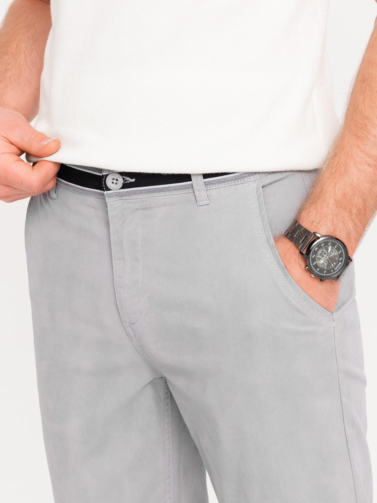 OMBRE Chinohose Chinohose mit Gürtelähnliche dekorative Paspel.