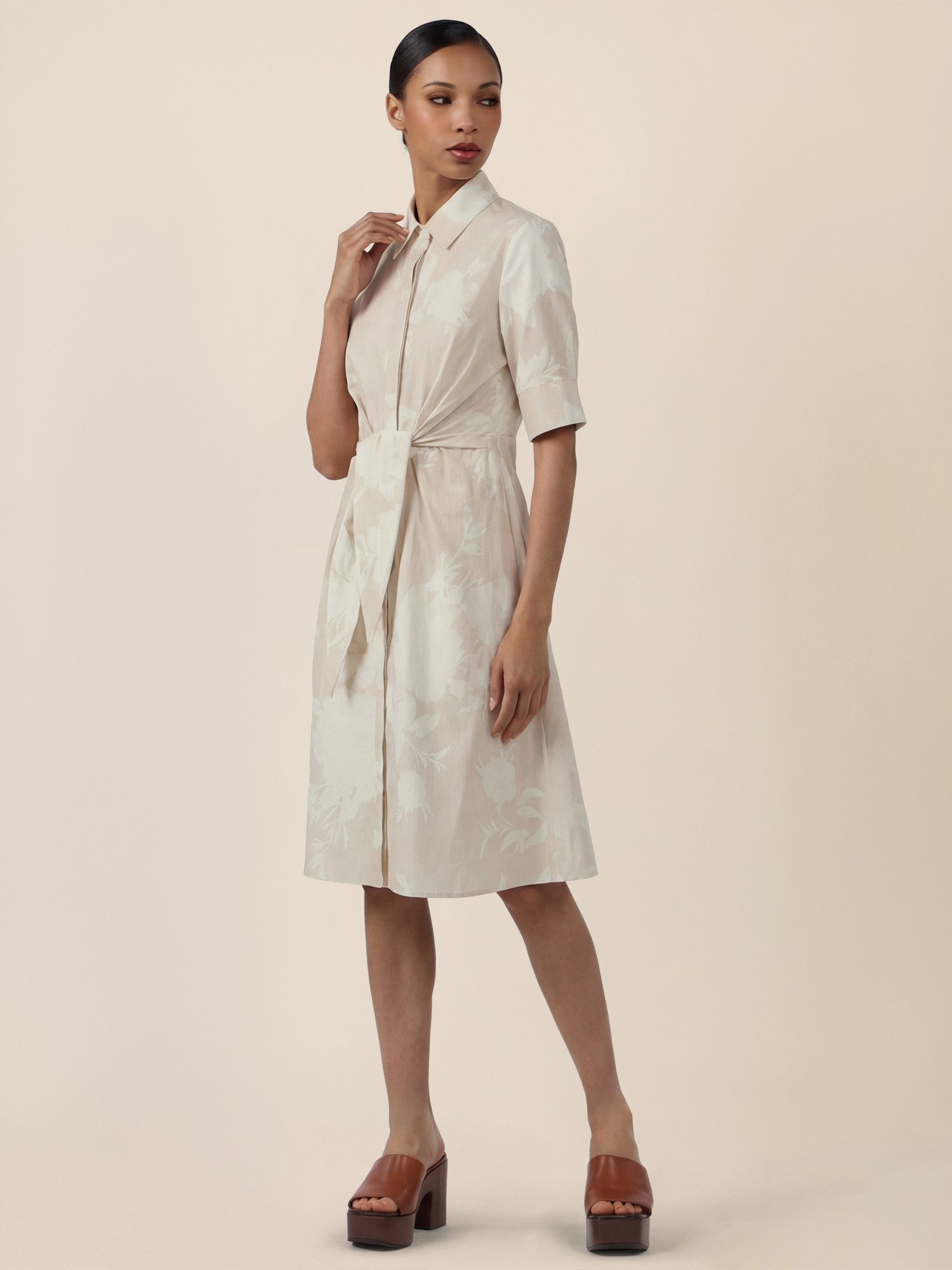 Apart Midikleid mit Bindegürtel und floralem Muster