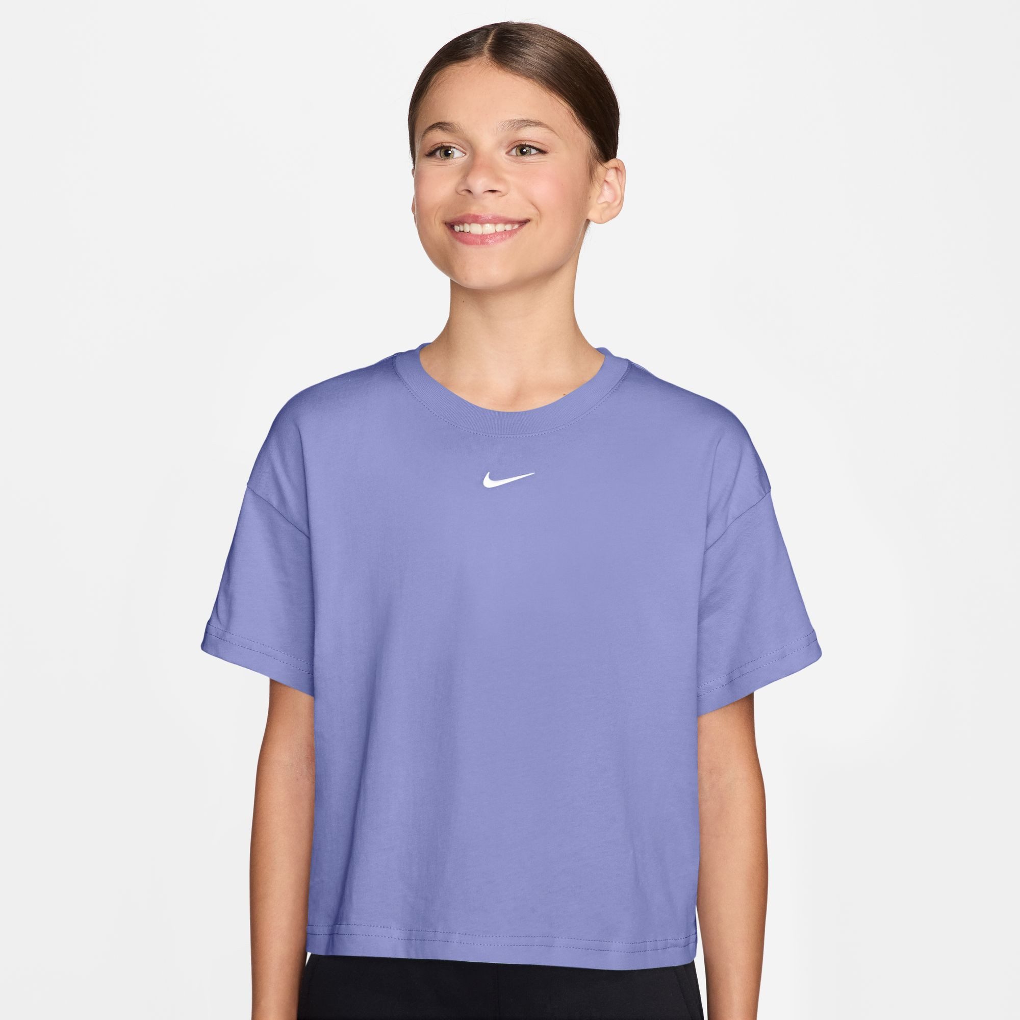Nike Sportswear T-Shirt G NSW TEE BOXY ESSNTL LBR für Jugendliche, sportlicher Stil, Kurzarm, Rundhalsausschnitt