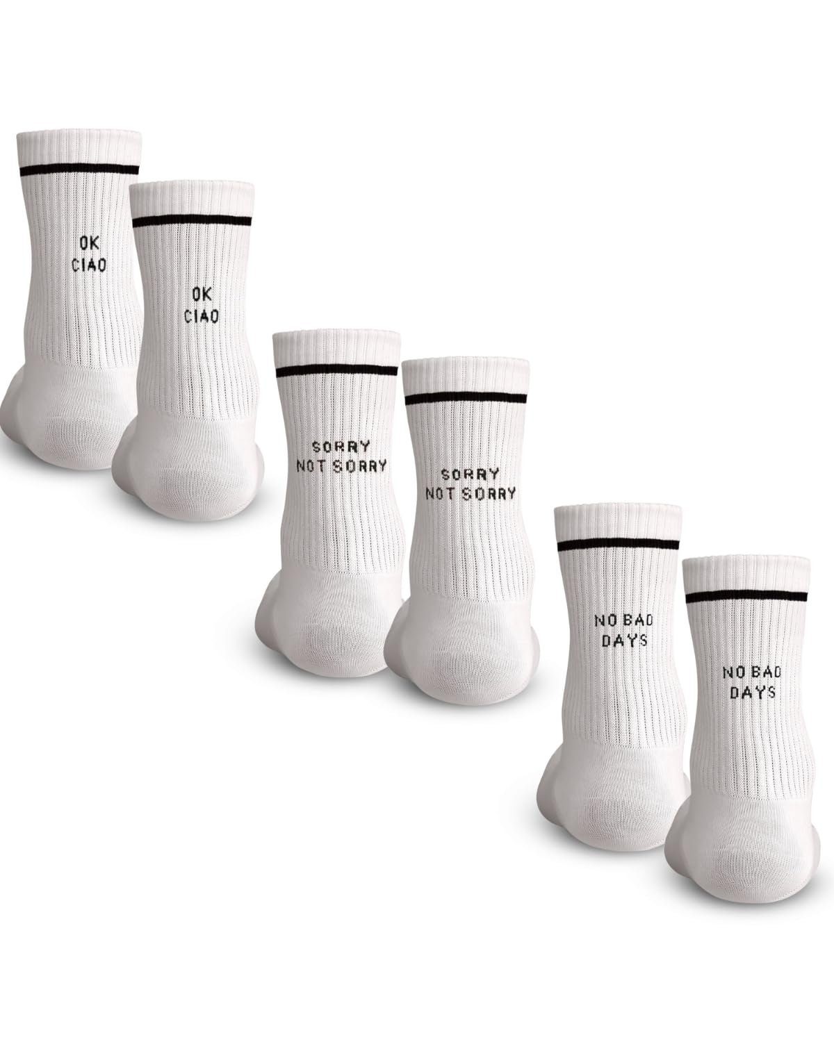 Made by Nami Socken 3er Set Weiße Tennissocken Atmungsaktive Crew Socks mit Sprüchen (Set, 3 Paar) Retro Socken Lustige Socken mit Sprüchen Herren & Damen