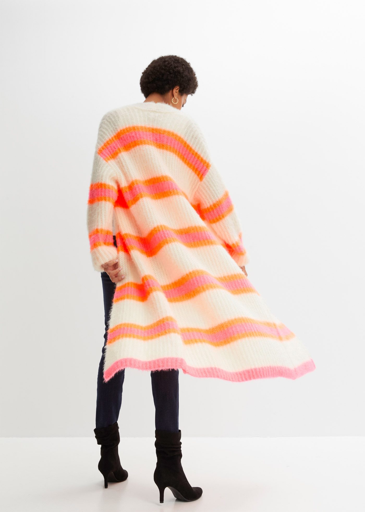 bonprix Strickmantel flauschiges Garn, bequeme Passform, ohne Verschluss, Casual Stil