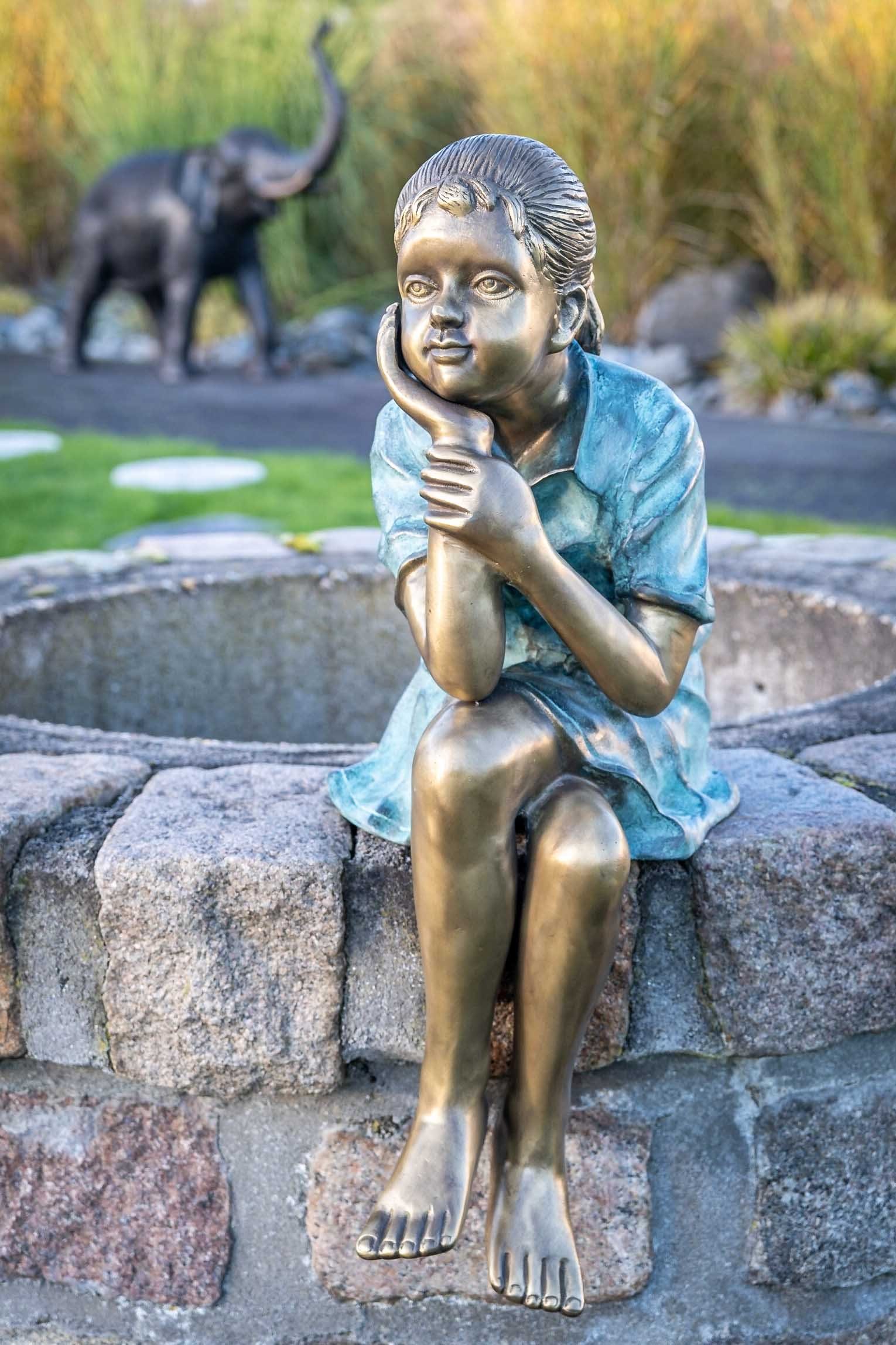 IDYL Gartenfigur IDYL Bronze-Skulptur Träumendes Mädchen, Bronze | Figuren