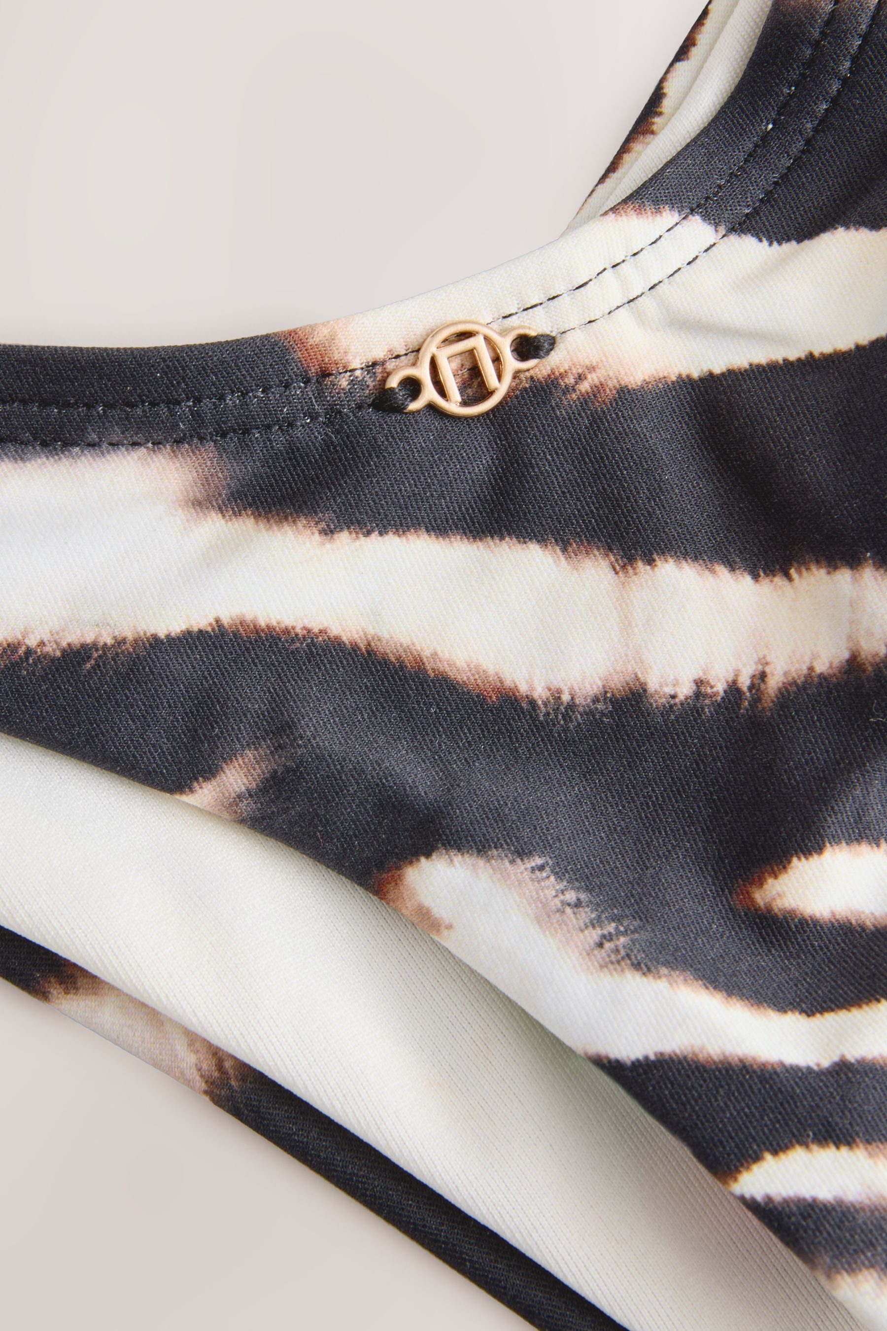 Next Bikini-Hose Tanga-Bikinihose mit hohem Beinausschnitt (1-St)