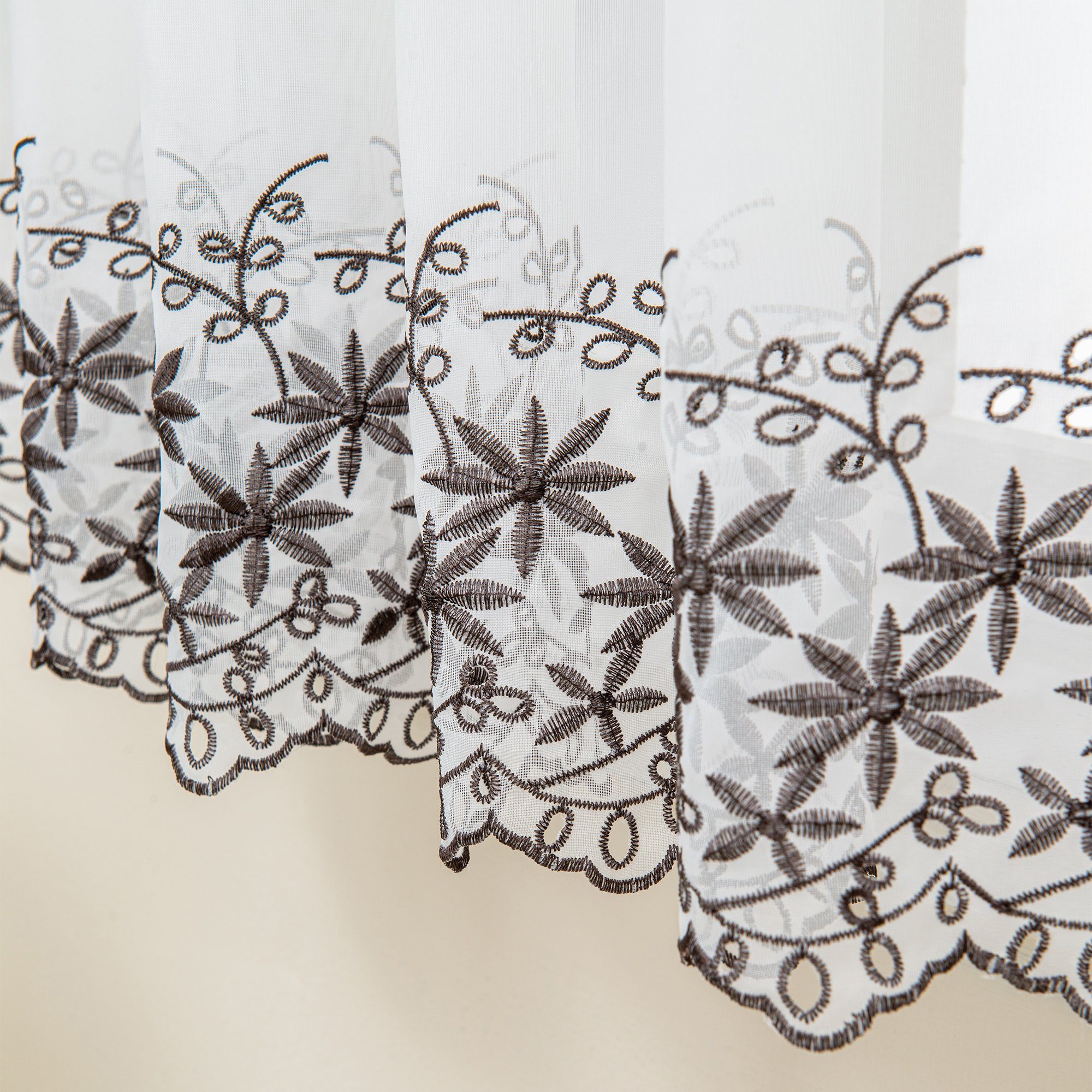 Delien Scheibengardine Jasmin, Durchzuglöcher, transparent, Kurzstore Sticke Voile