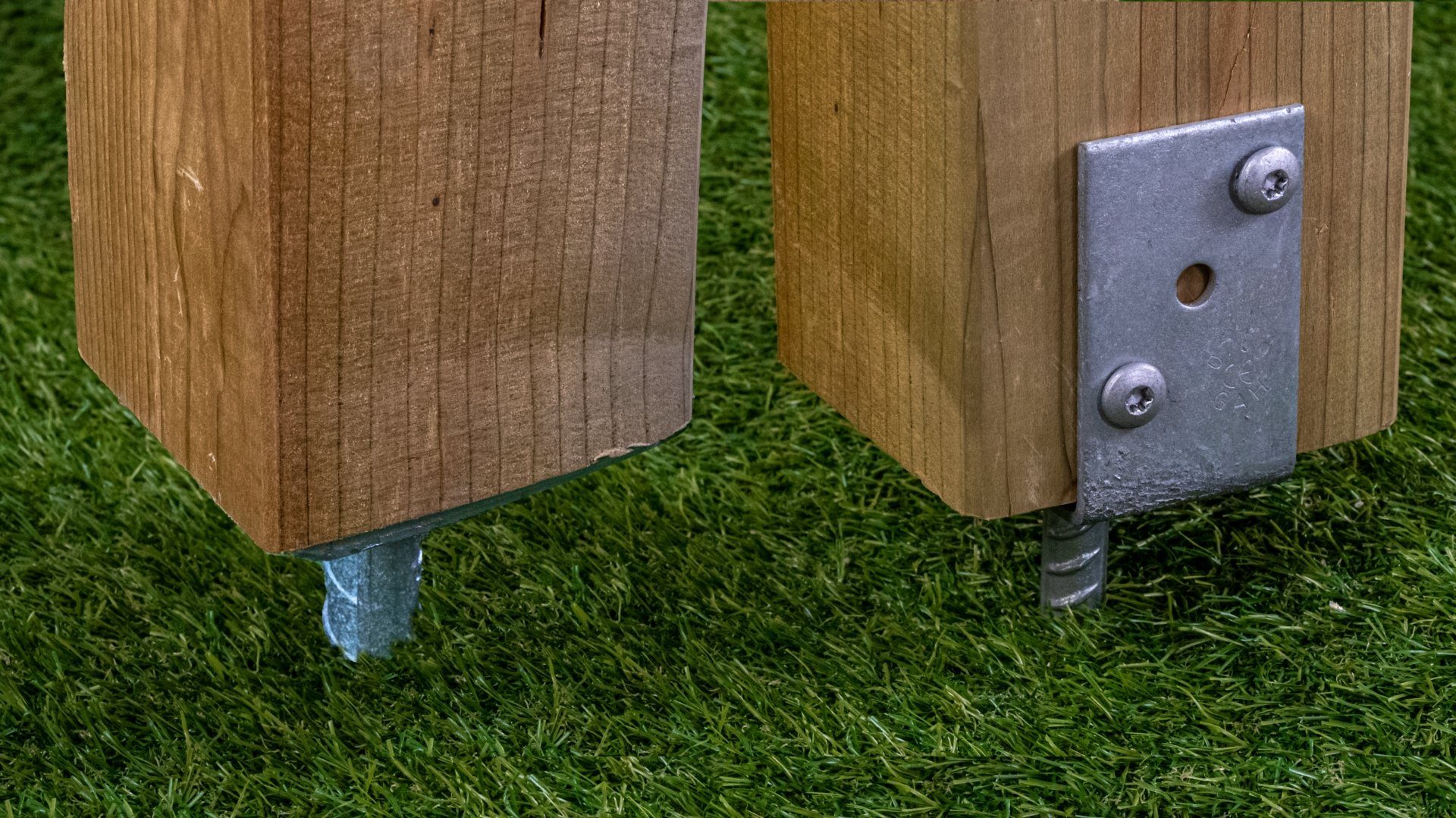 Gartenwelt Riegelsberger Pfostenträger T-Pfostenträger mit Dorn M25 höhenverstellbar für Pfosten mit 11-14 cm, Einbetonieren