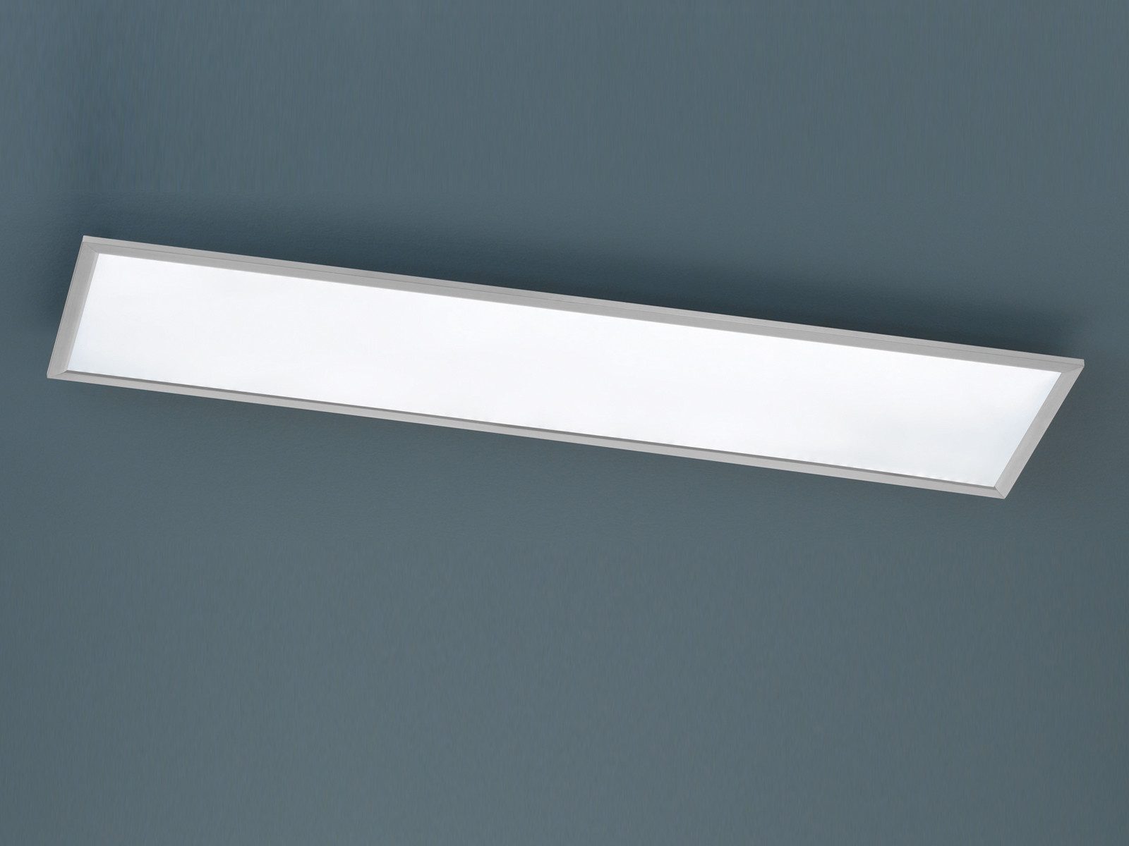 TRIO Leuchten LED Deckenleuchte, LED fest integriert, Warmweiß, LED Deckenpanel aus Metall, minimalistisch und extrem flach 120cm lang
