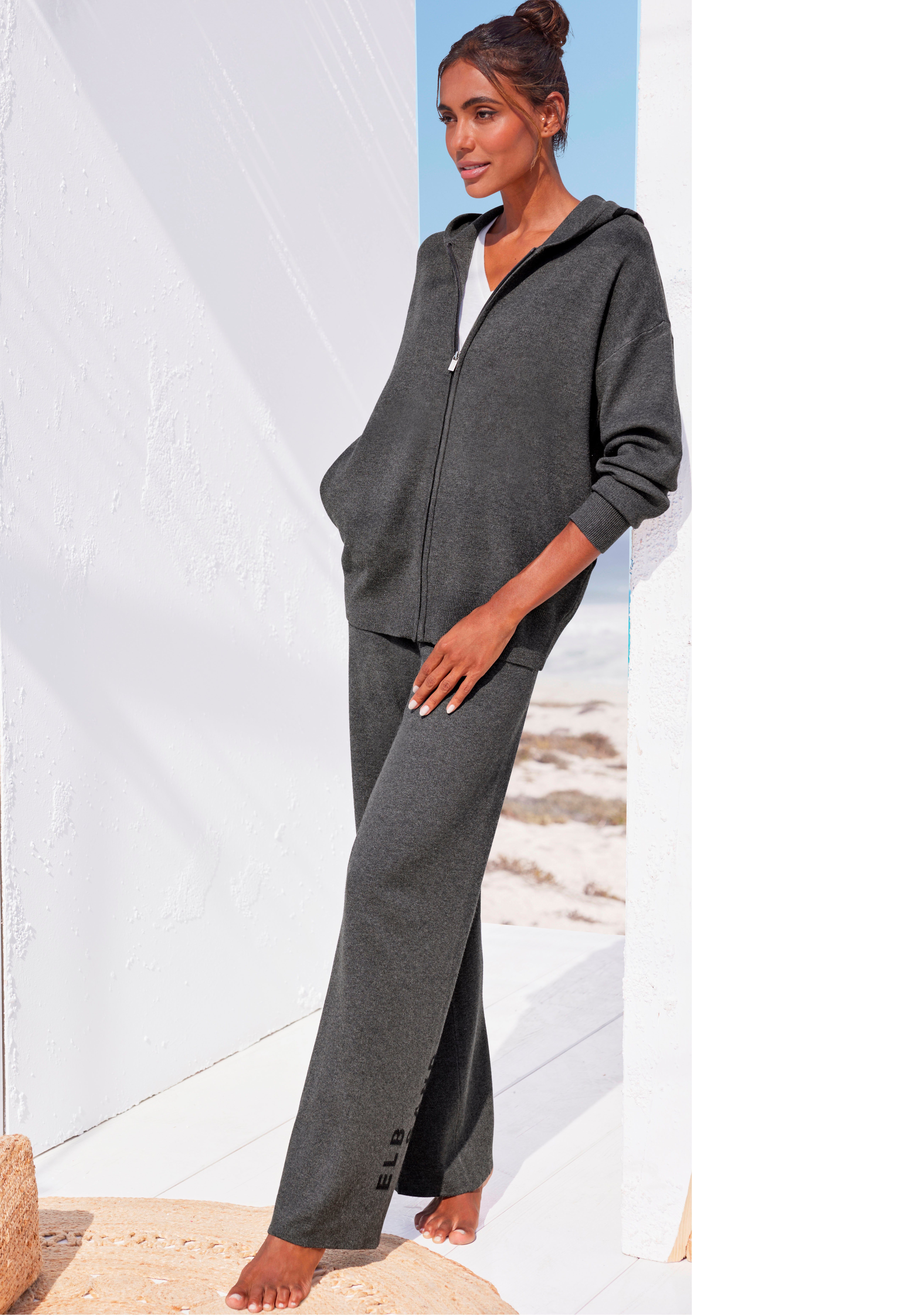 Elbsand Strickjacke aus hochwertigen Strick und eingestricktem Logo, Loungewear – Bild 3 von 5