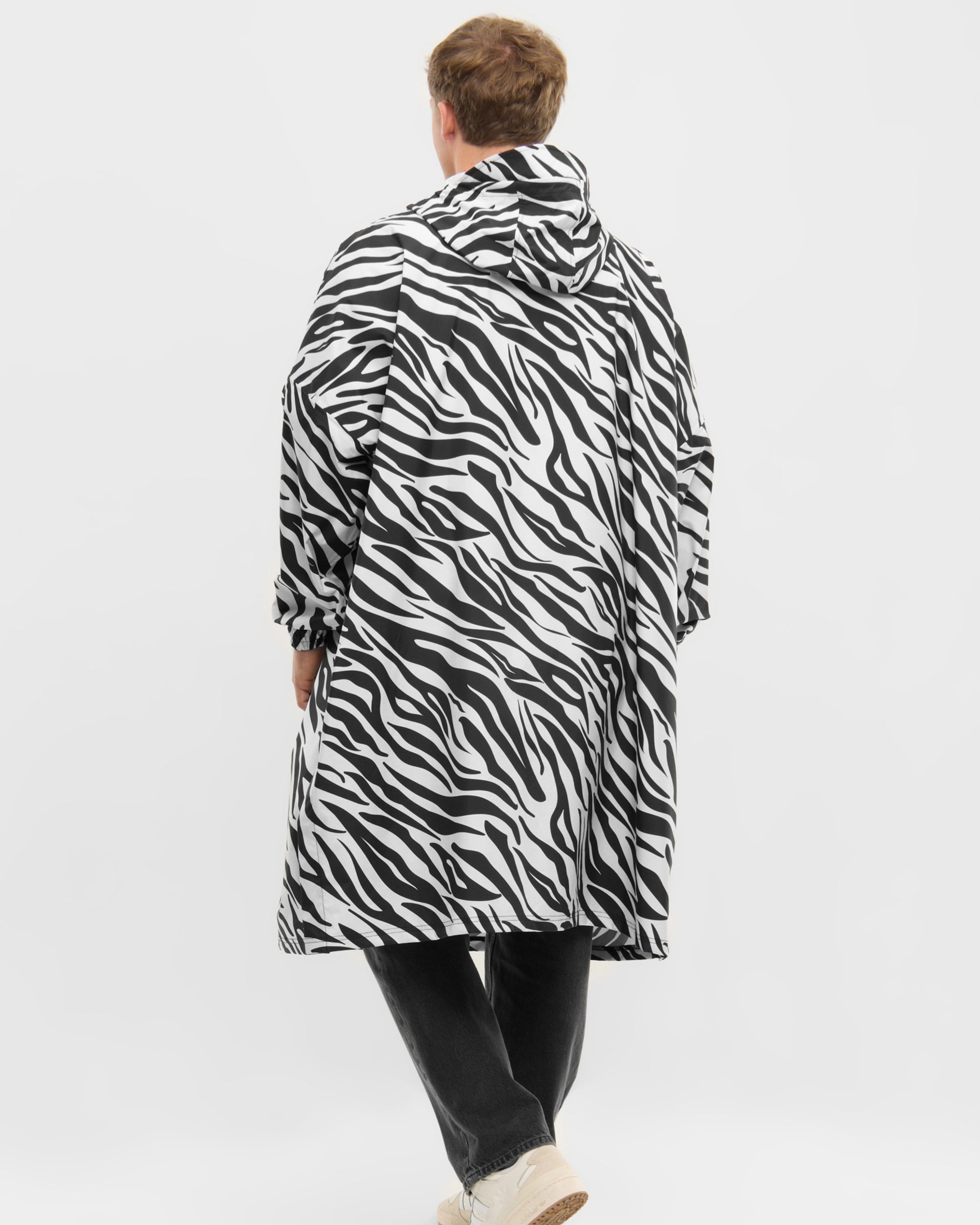 LARKSON Regenponcho Lykke Regenponcho, Wassersäule 10.000 mm (1-St) Wasserdichtes Regencape mit verschweißten Nähten – Bild 5 von 5