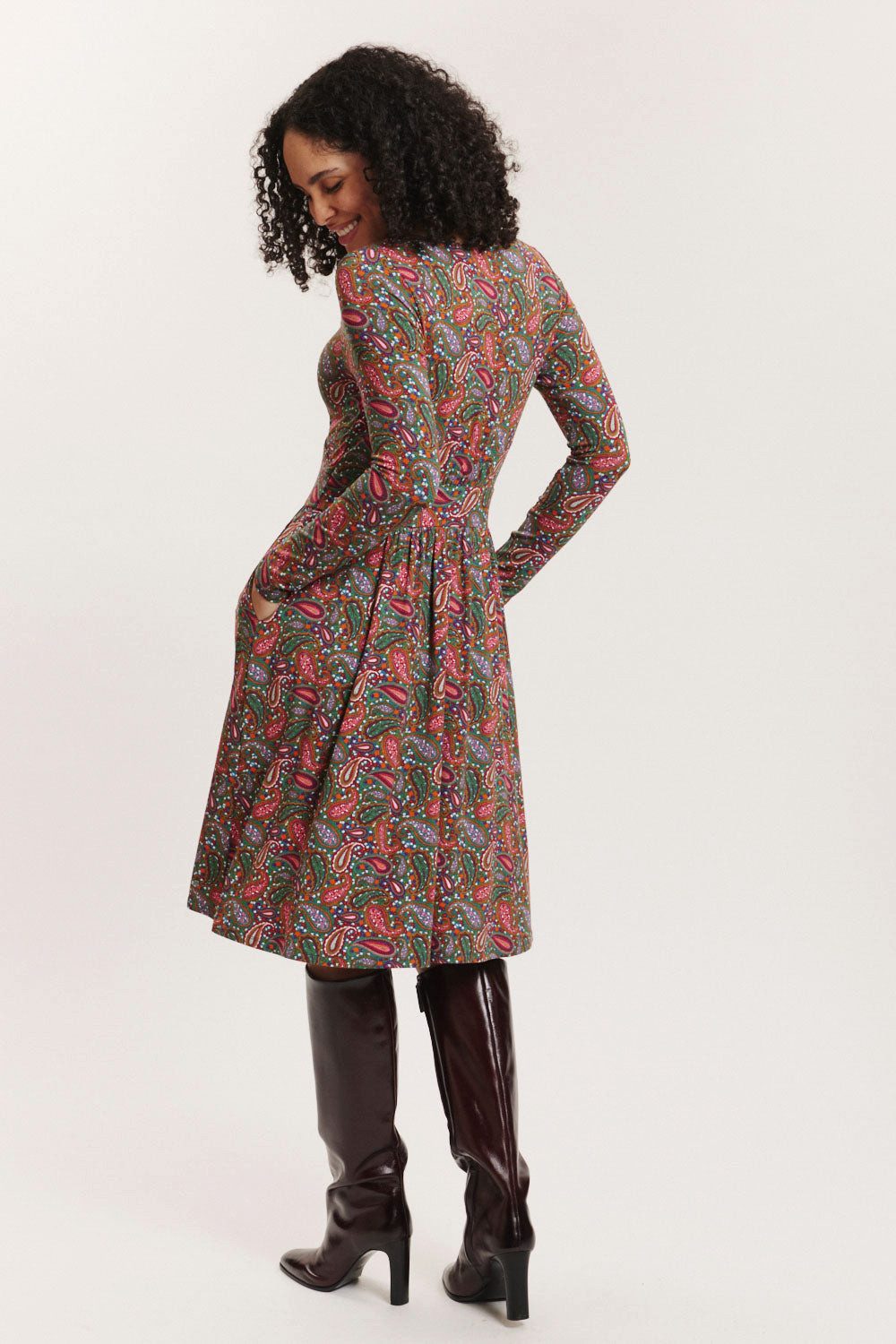 Tranquillo Jerseykleid Damen Corinnee aus EcoVero™ Viskose U-Boot-Ausschnitt feminin Taschen (Einzelartikel) Langarmkleid mit schwingendem Rock & breitem Taillenband, Raffung vorn
