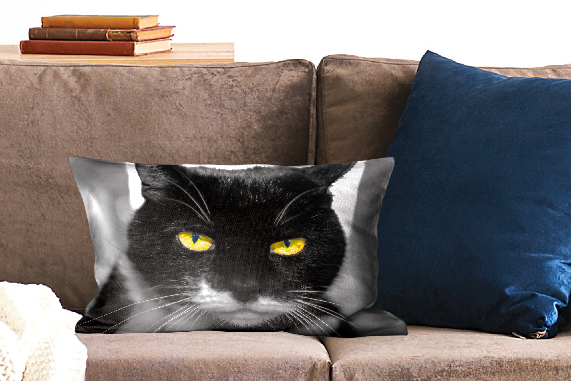Füllung, Dekokissen Schwarz-Weiß-Foto Schlafzimmer mit Dekokissen Dekoration, MuchoWow Kopfes Zierkissen, einer Wohzimmer des gelben mit Katze Augen, schwarzen