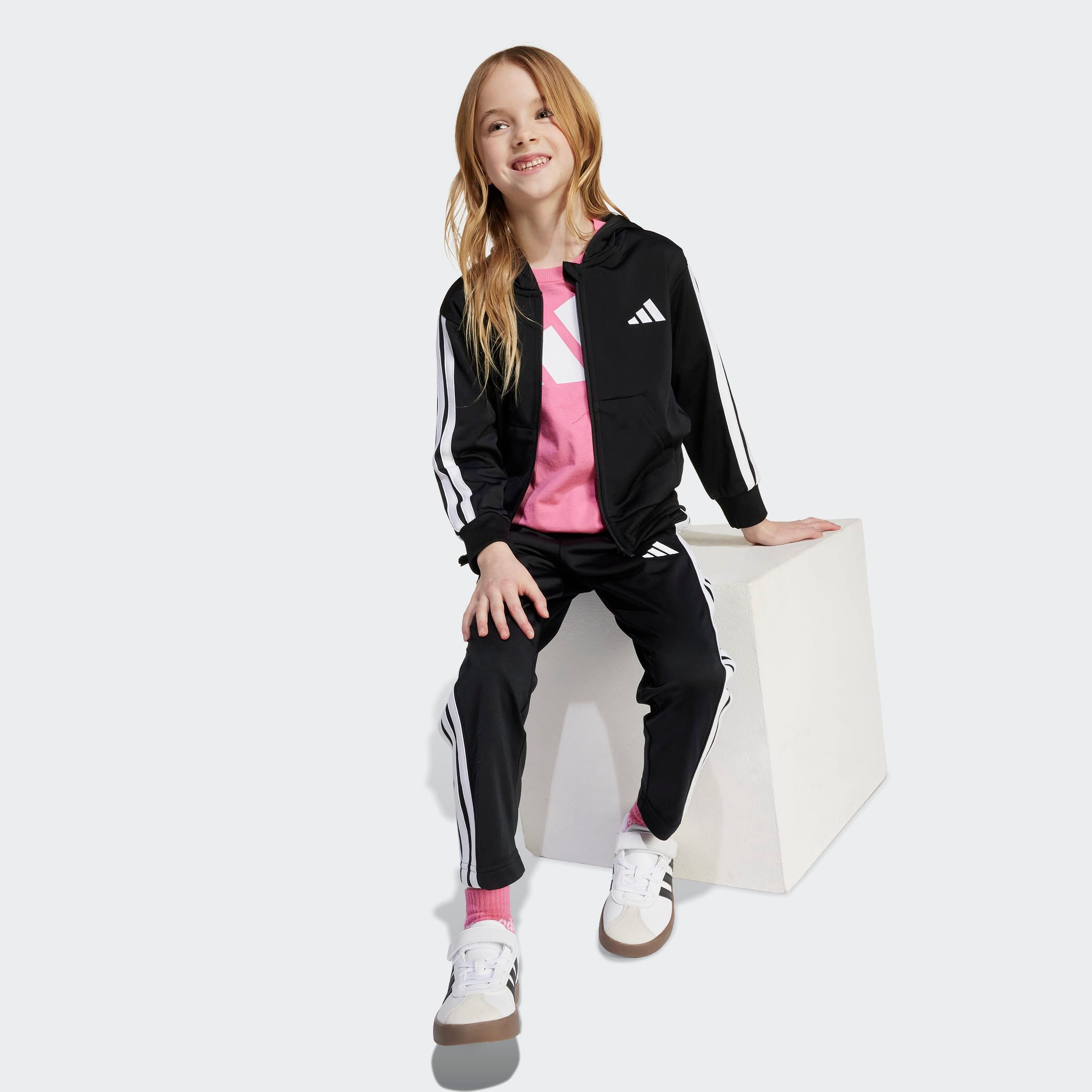 adidas Sportswear Trainingsanzug ESSENTIALS KIDS (2-tlg), mit 3-Streifen, aus weichem Trikotstoff, mit CLIMACOOL Technologie