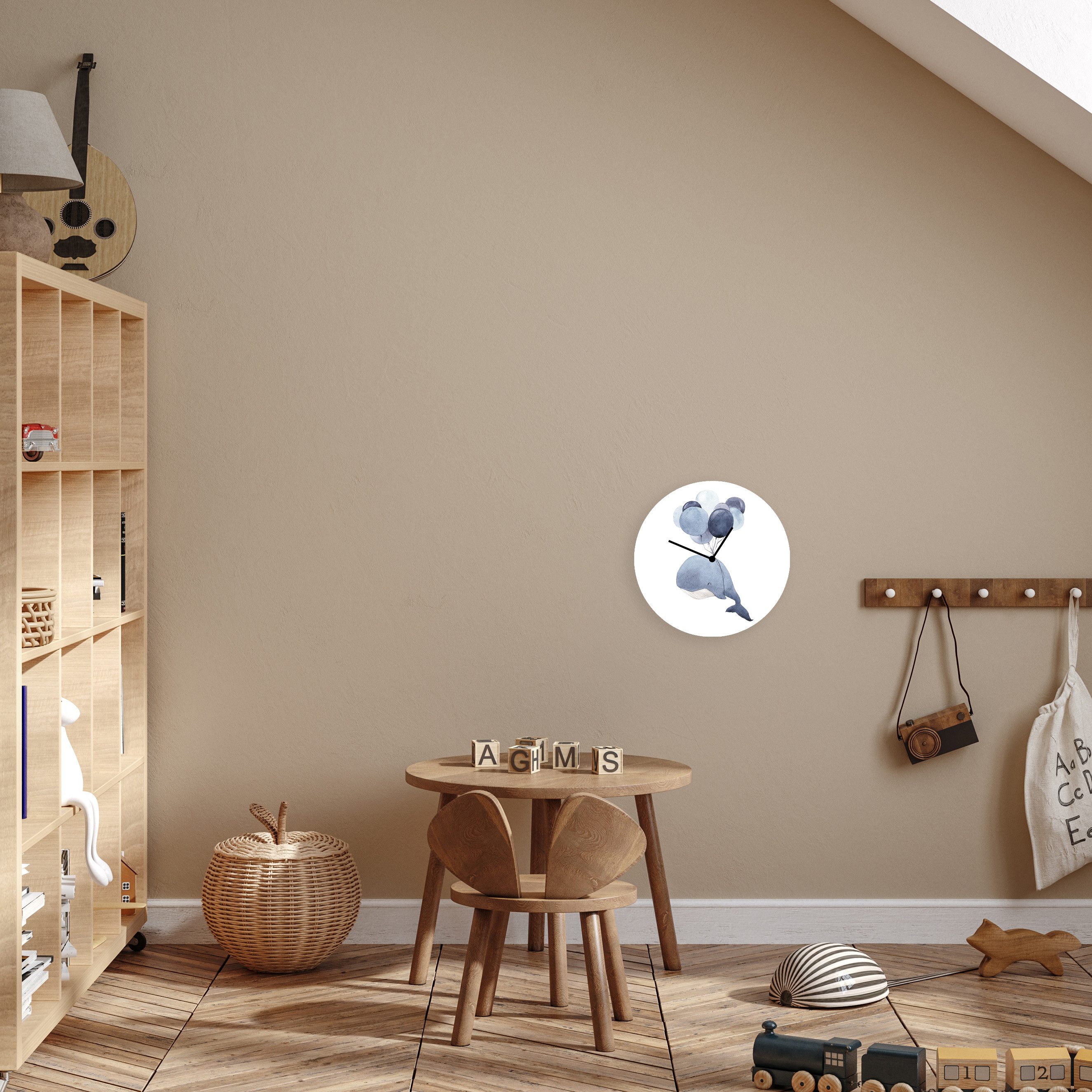 Wanduhr Wal mit Ballon