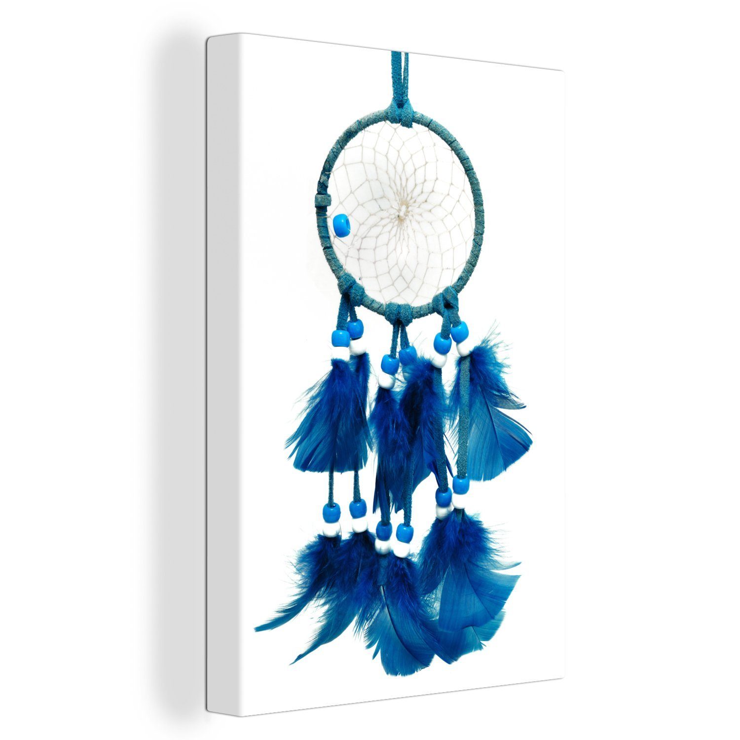 OneMillionCanvasses® Leinwandbild Traumfänger Leinwandbild blauer cm einem bespannt inkl. Zackenaufhänger, fertig Hintergrund, 20x30 (1 St), weißen Ein Gemälde, vor