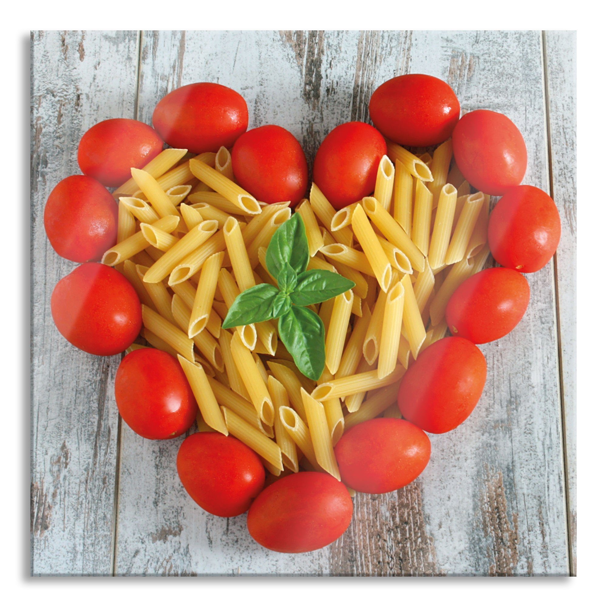 Glasbild Nudelherz mit Tomaten umrandet