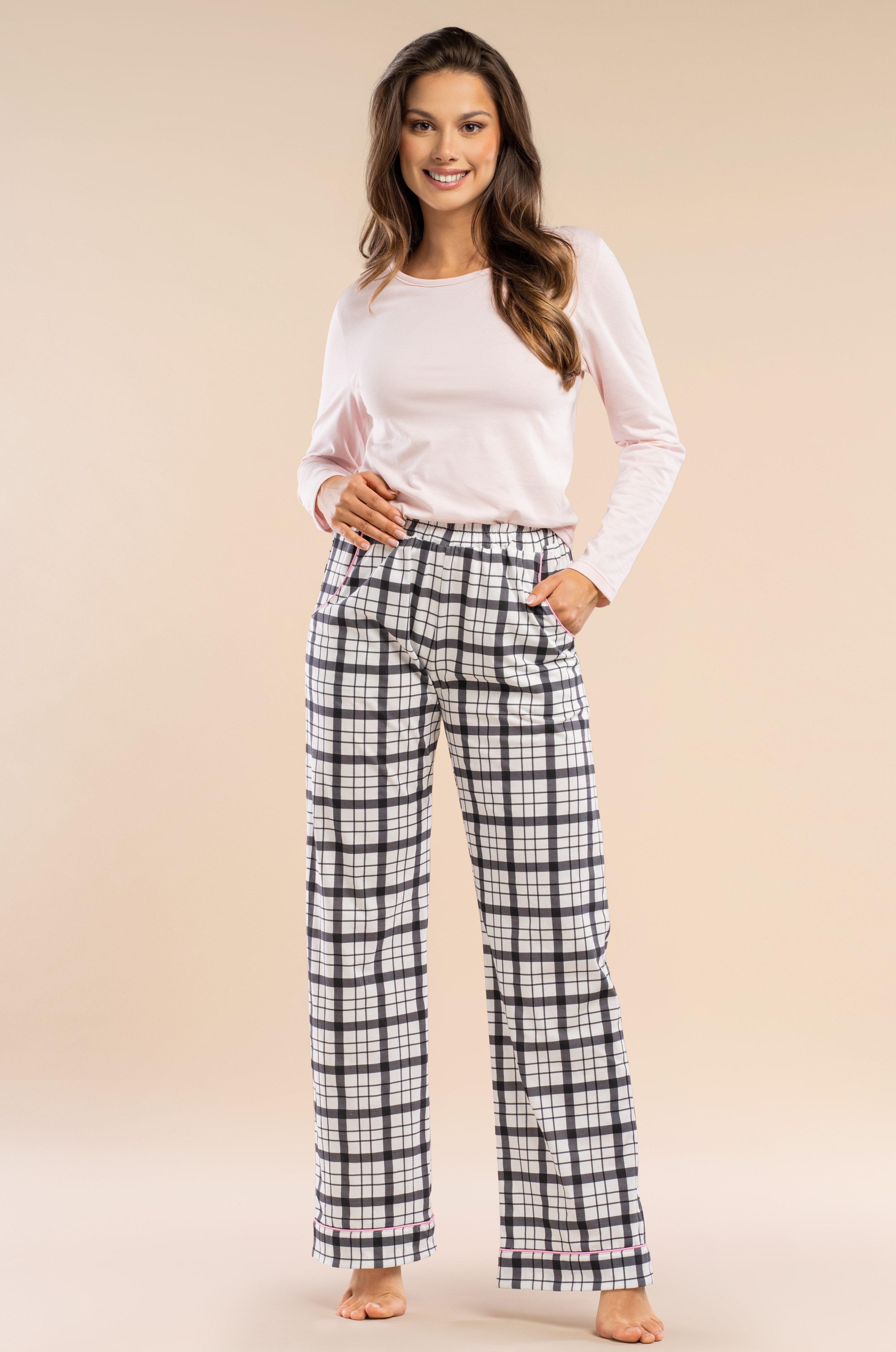 Mademoiselle Sommeil Pyjama mit Hellrosa Oberteil & Karo-Hose mit rosa Paspel (2 tlg) aus 100 % Baumwolle, Langarmshirt & lange Hose, Made in Polen