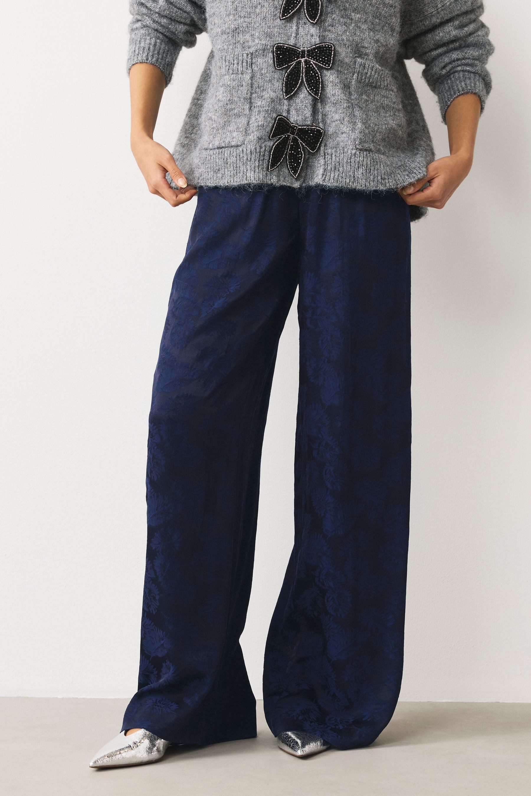 Next Palazzohose Satin-Jacquardhose mit weitem Beinschnitt (1-tlg)