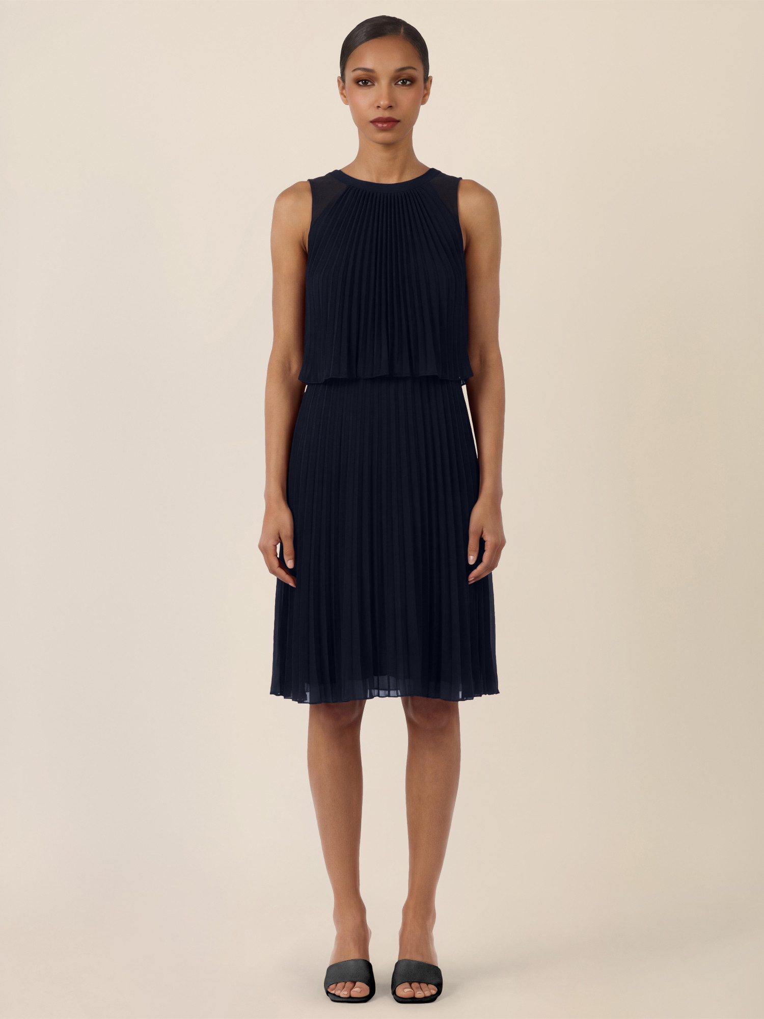 Apart Chiffonkleid mit doppellagigem Oberteil