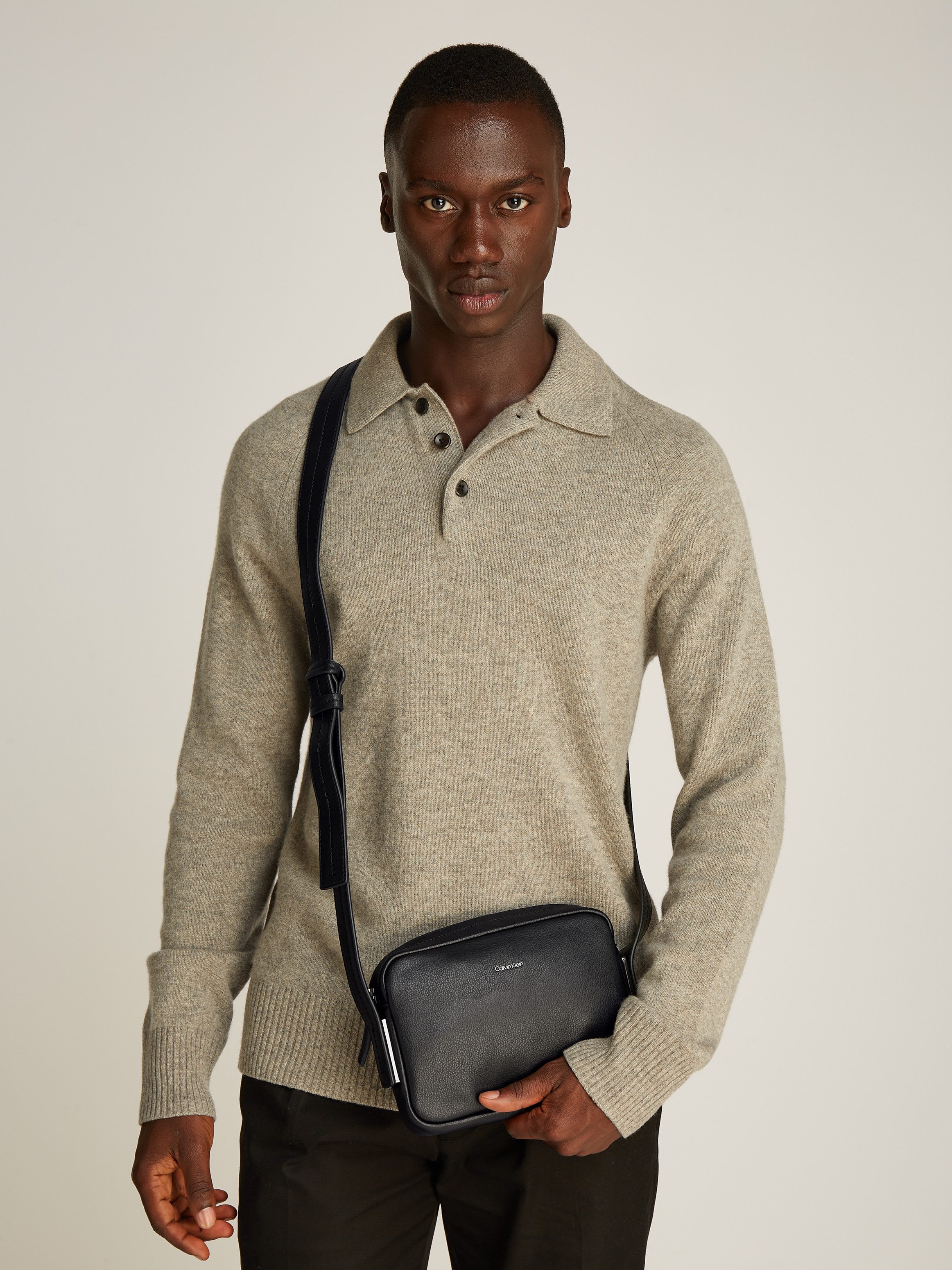 Calvin Klein Mini Bag MODERN BUSINESS FLAT CAMERA BAG, Herren-Umhängetasche günstig online kaufen