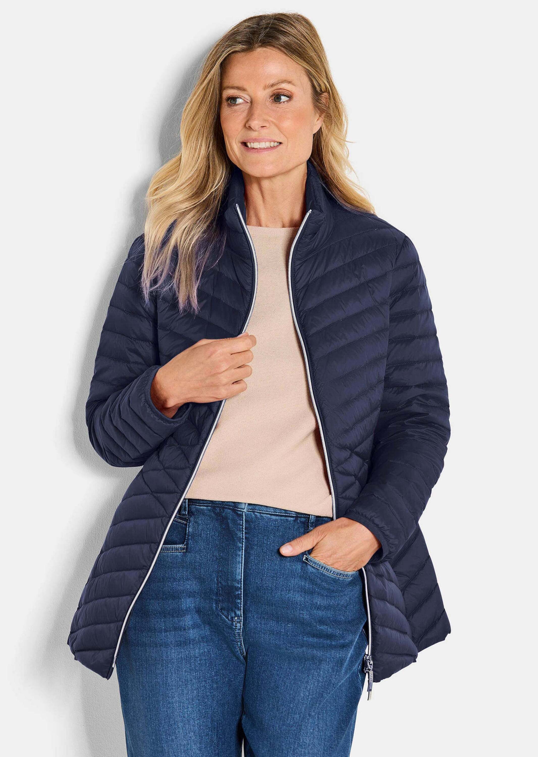GOLDNER Steppjacke Kurzgröße: Herbstjacke mit Daunen, Stehkragen Verlängerte Jacke in femininer Steppung mit Reißverschluss