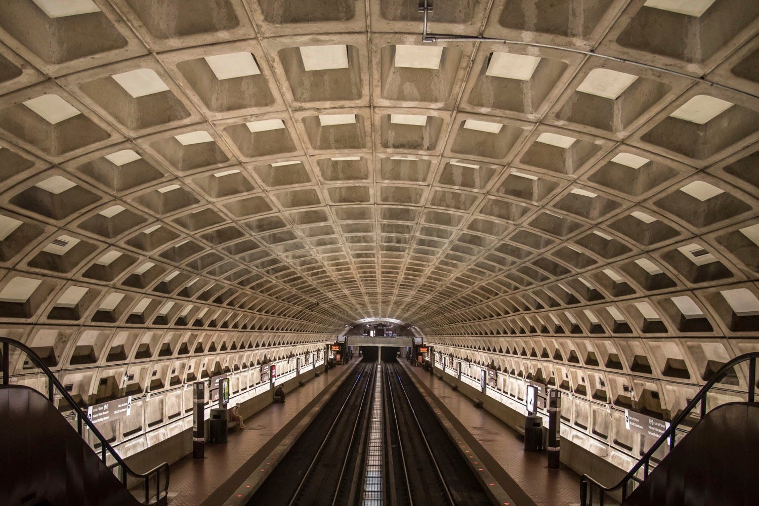 queence Acrylglasbild U-Bahn Station, Gebäude, Kunst, Zugbilder, Züge, Fine Art-Print in Galeriequalität