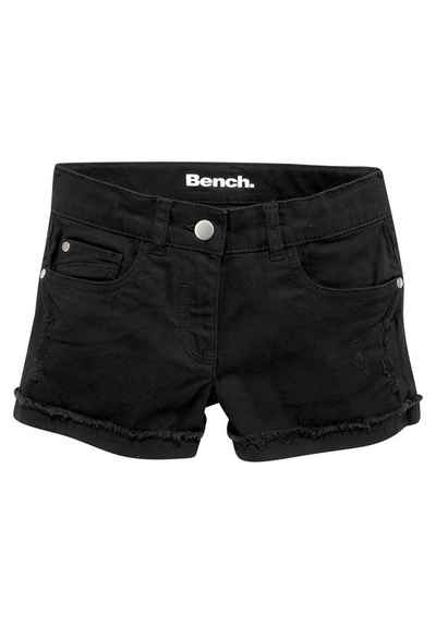 Bench. Shorts mit dezenten Abriebeffekten