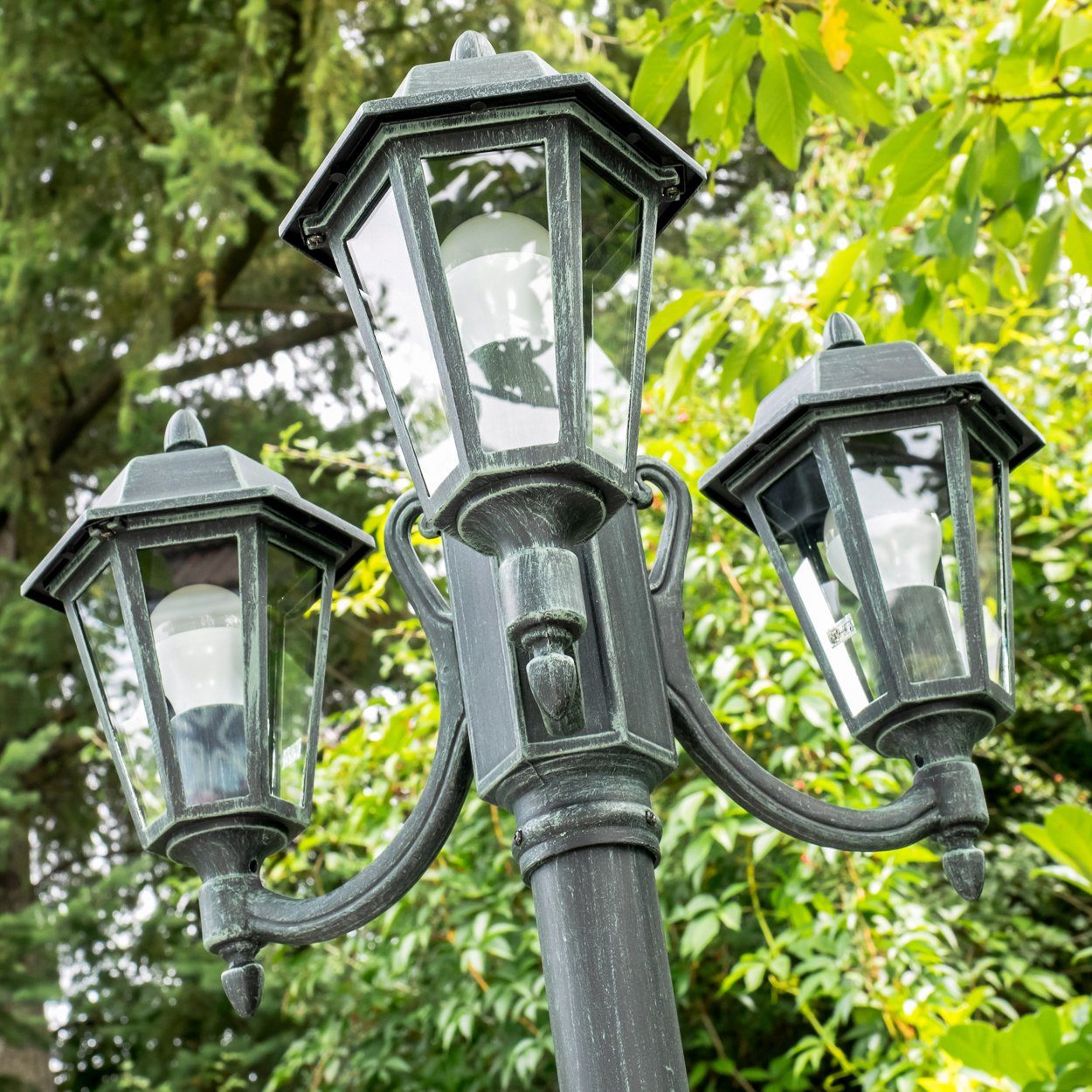 hofstein Außen-Stehlampe »Parco« Außenleuchte Kandelaber in antikem Look, ohne Leuchtmittel, Aluguss in Schwarz/Grün mit Milchglas-Scheiben, E27, IP44