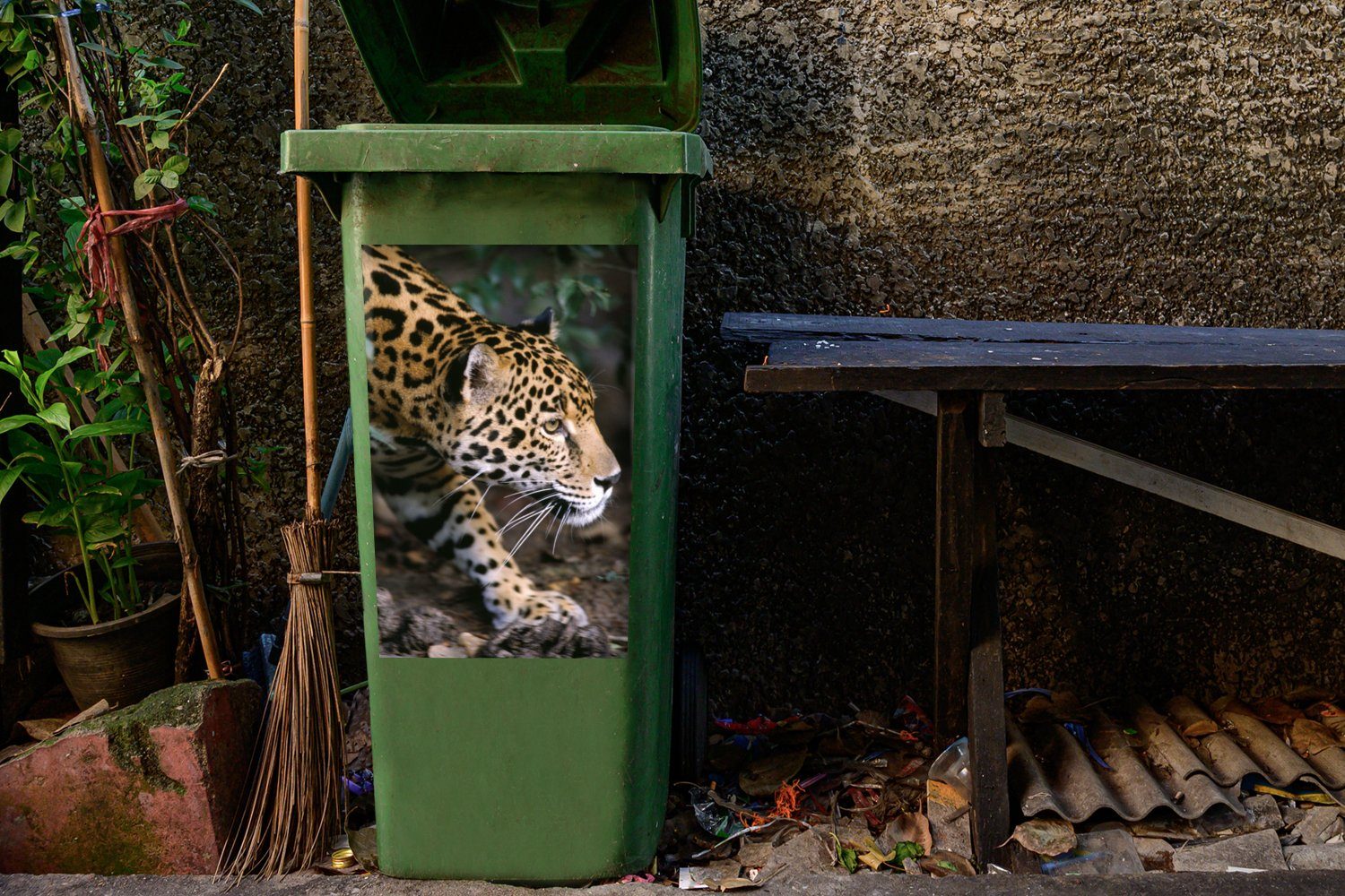 Abfalbehälter St), Wandsticker Mülleimer-aufkleber, im Schleichender Wald Jaguar MuchoWow Container, Sticker, Mülltonne, (1