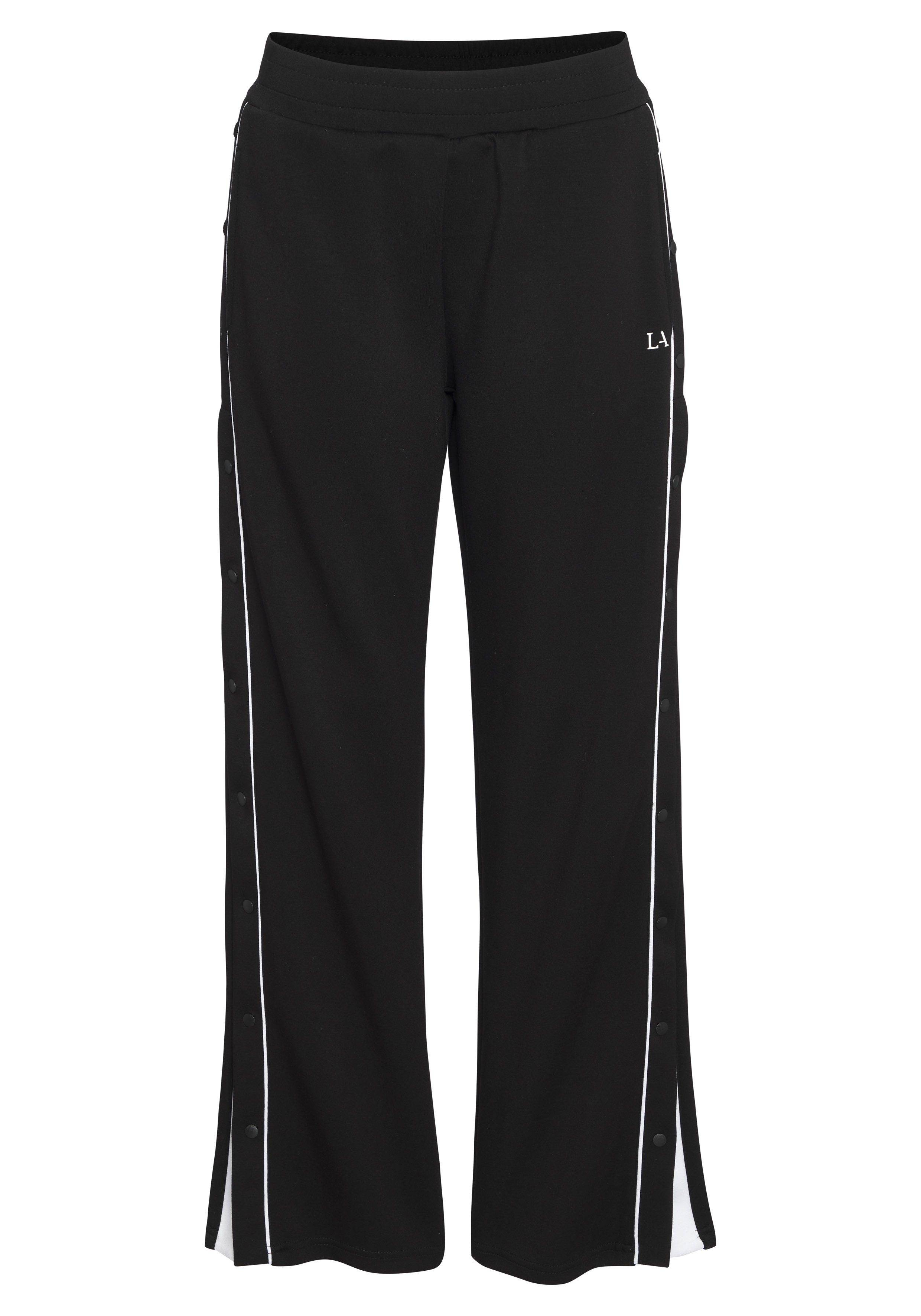 LASCANA ACTIVE Jogginghose mit seitlicher Knopfleiste. € 59,99